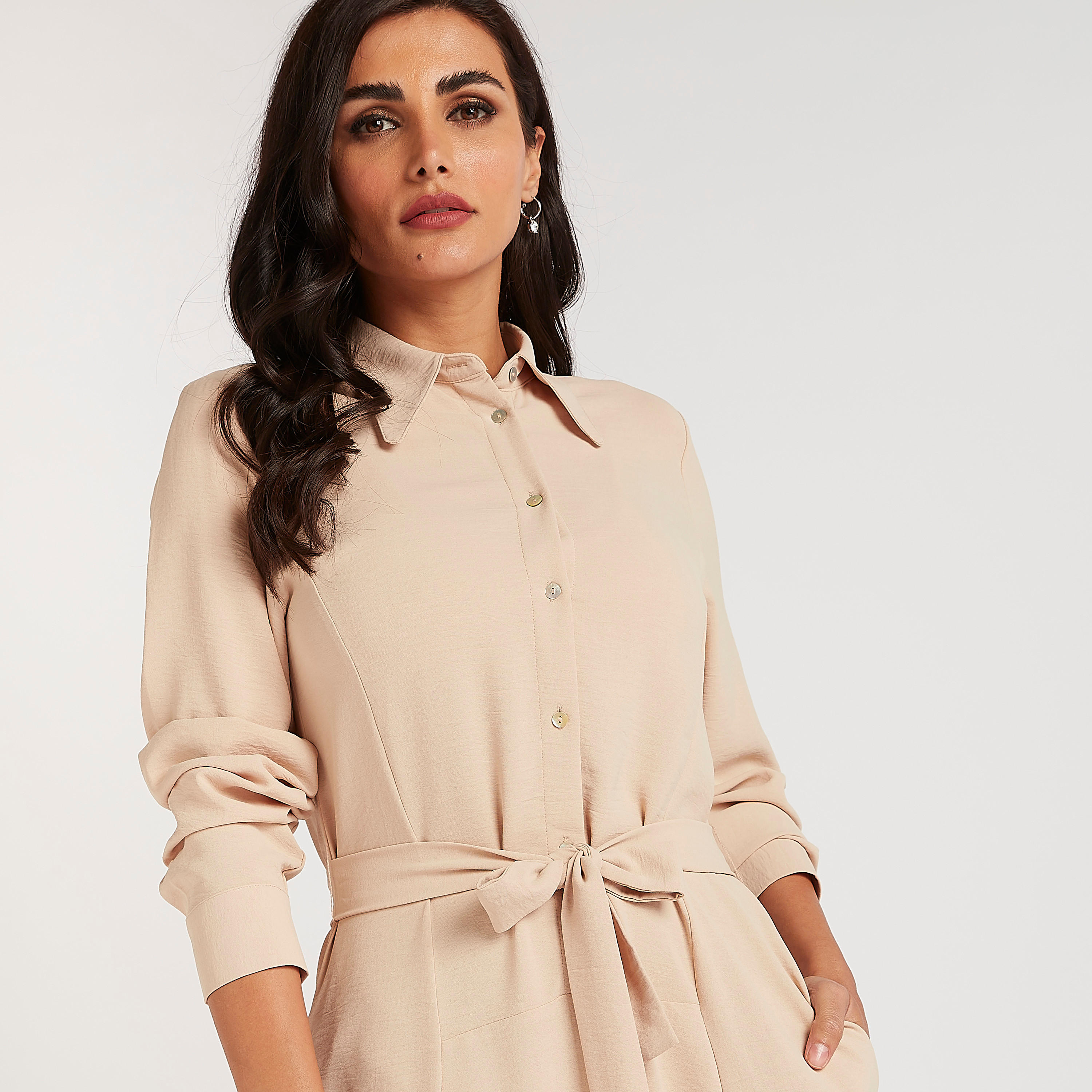 فستان قميص طويل بارز الملمس بياقة عادية ورباط وفتحة-women-clothing-dresses-image-5