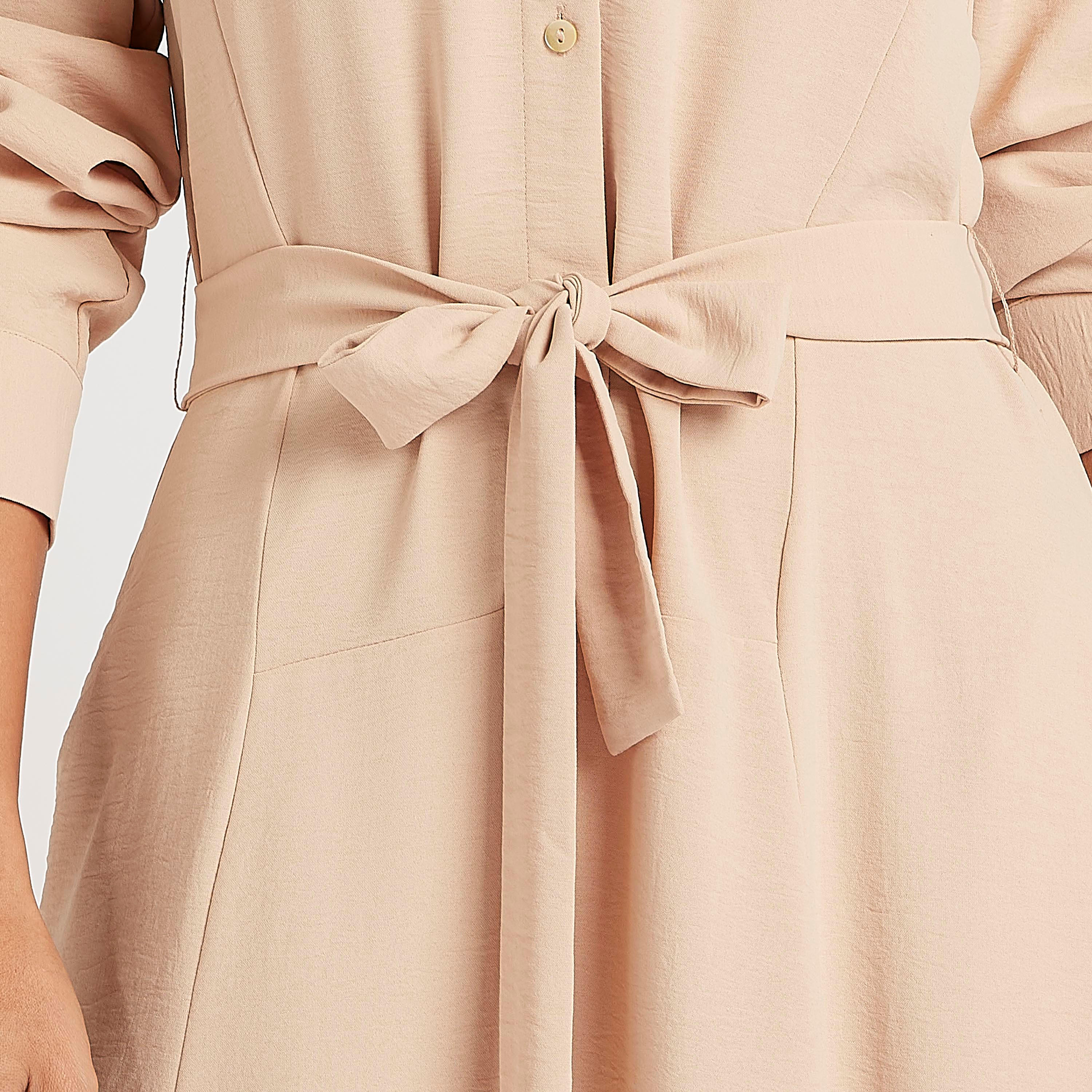 فستان قميص طويل بارز الملمس بياقة عادية ورباط وفتحة-women-clothing-dresses-image-1