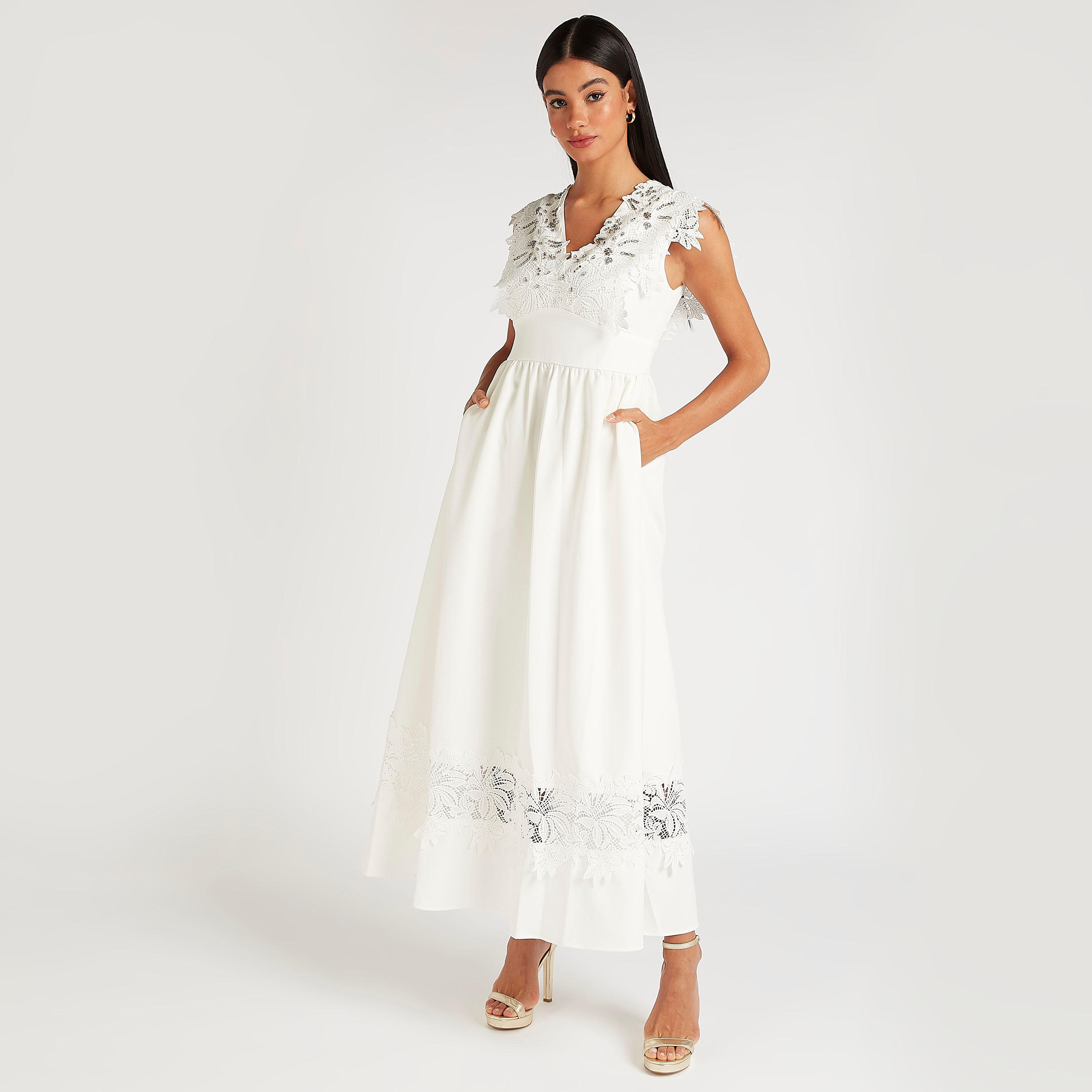 فستان إيه لاين مزيّن طويل بياقة V وجيوب من آيكونيك-women-clothing-dresses-image-2