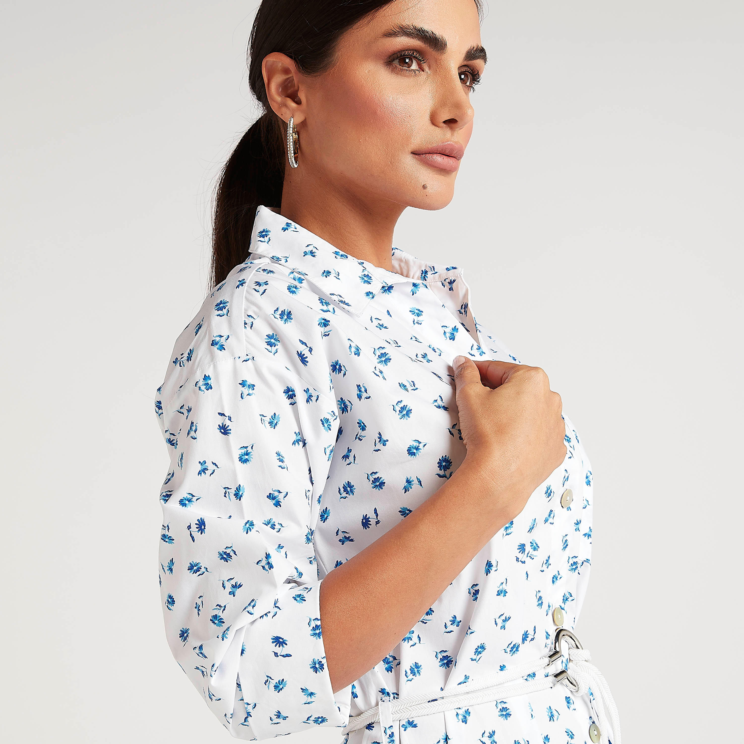 فستان قميص ميدي بطبعات أزهار وياقة عادية وحزام-women-clothing-dresses-image-3