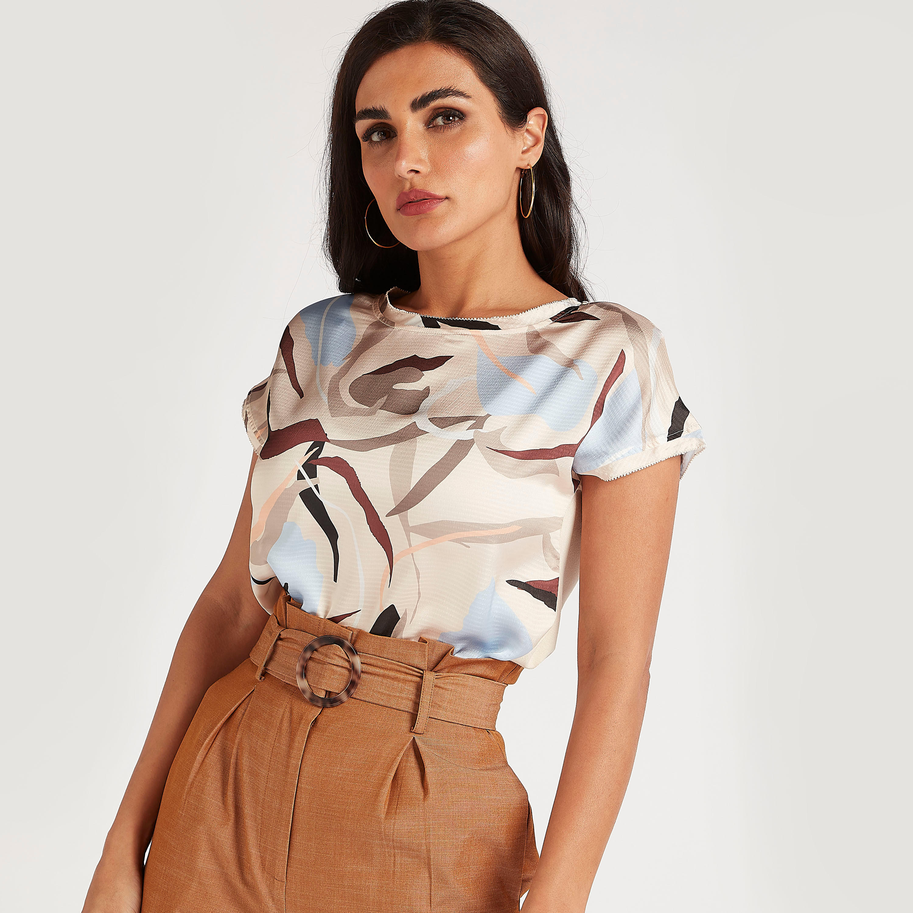 بلوزة بطبعات وأكمام كاب وياقة ضيّقة-women-clothing-shirtsandblouses-blouses-image-4