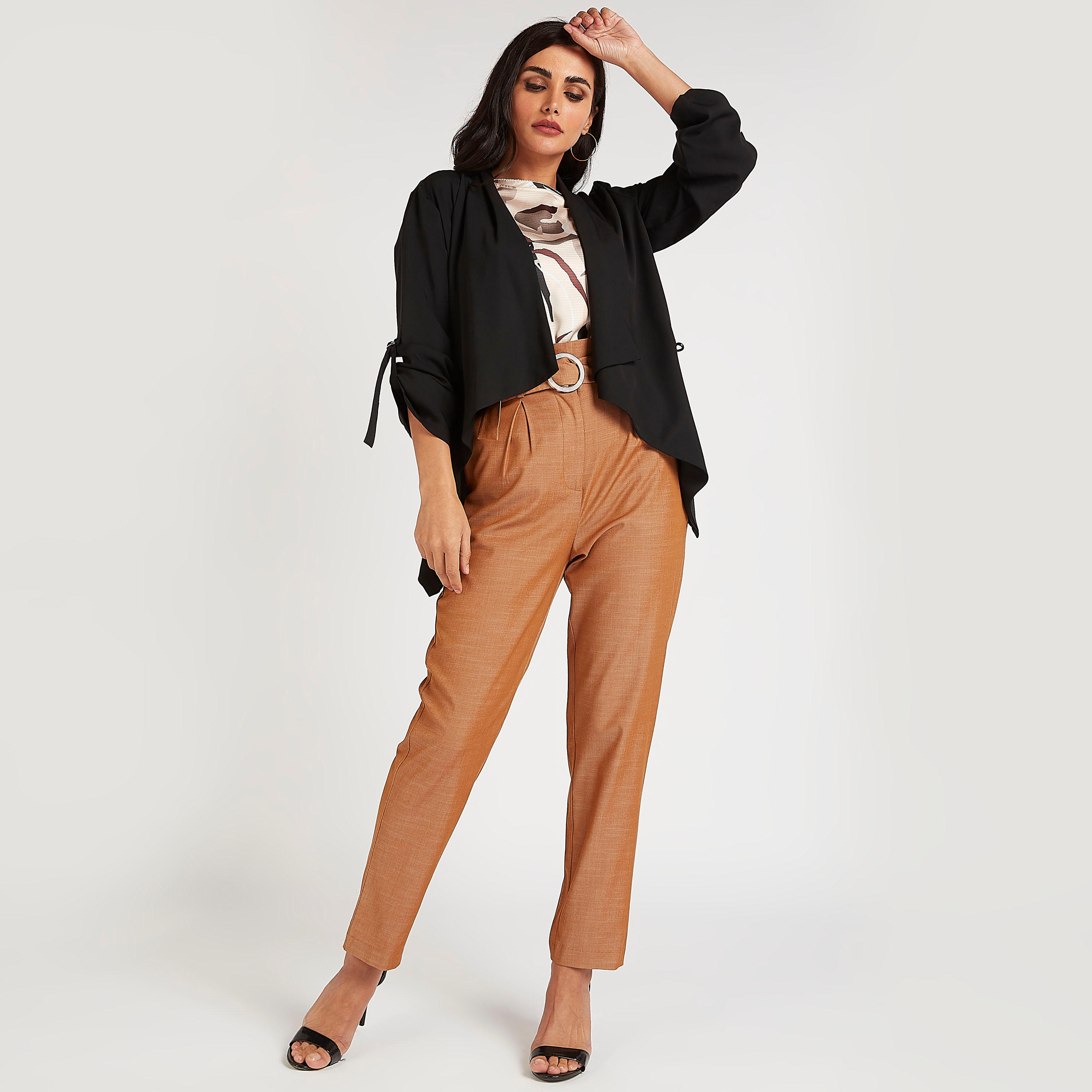بلوزة بطبعات وأكمام كاب وياقة ضيّقة-women-clothing-shirtsandblouses-blouses-image-3