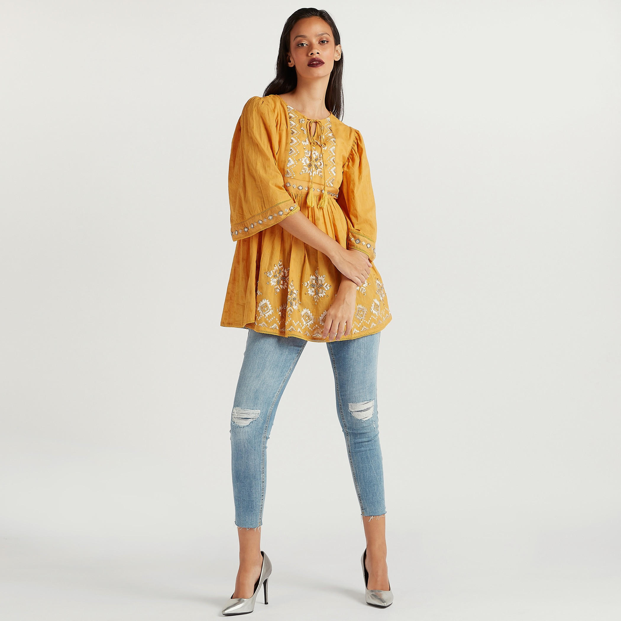 بلوزة مطرّزة بأكمام واسعة وربطة عنق-women-clothing-shirtsandblouses-blouses-image-3
