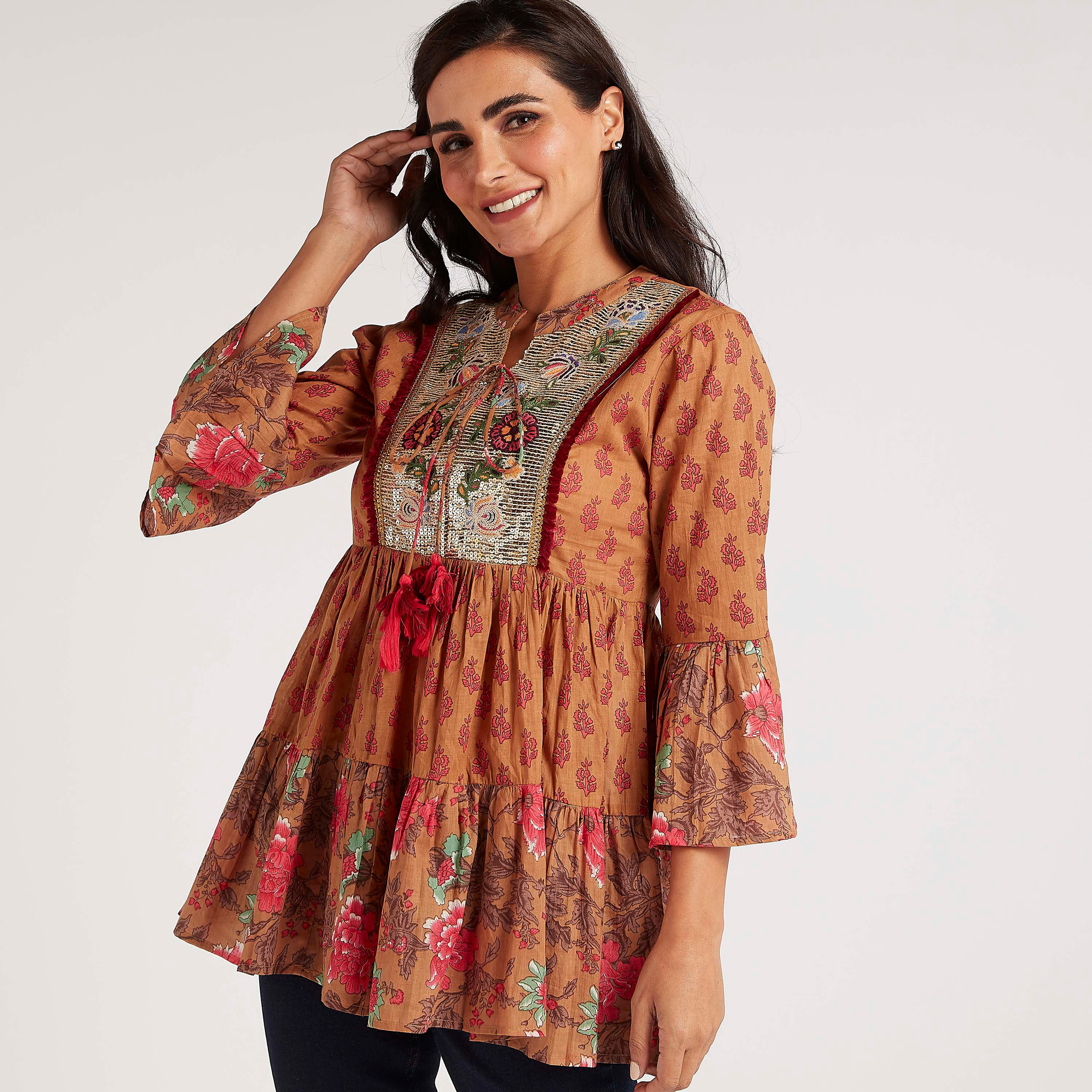 بلوزة مطرّزة بأكمام واسعة وياقة بأربطة-women-clothing-shirtsandblouses-blouses-image-5