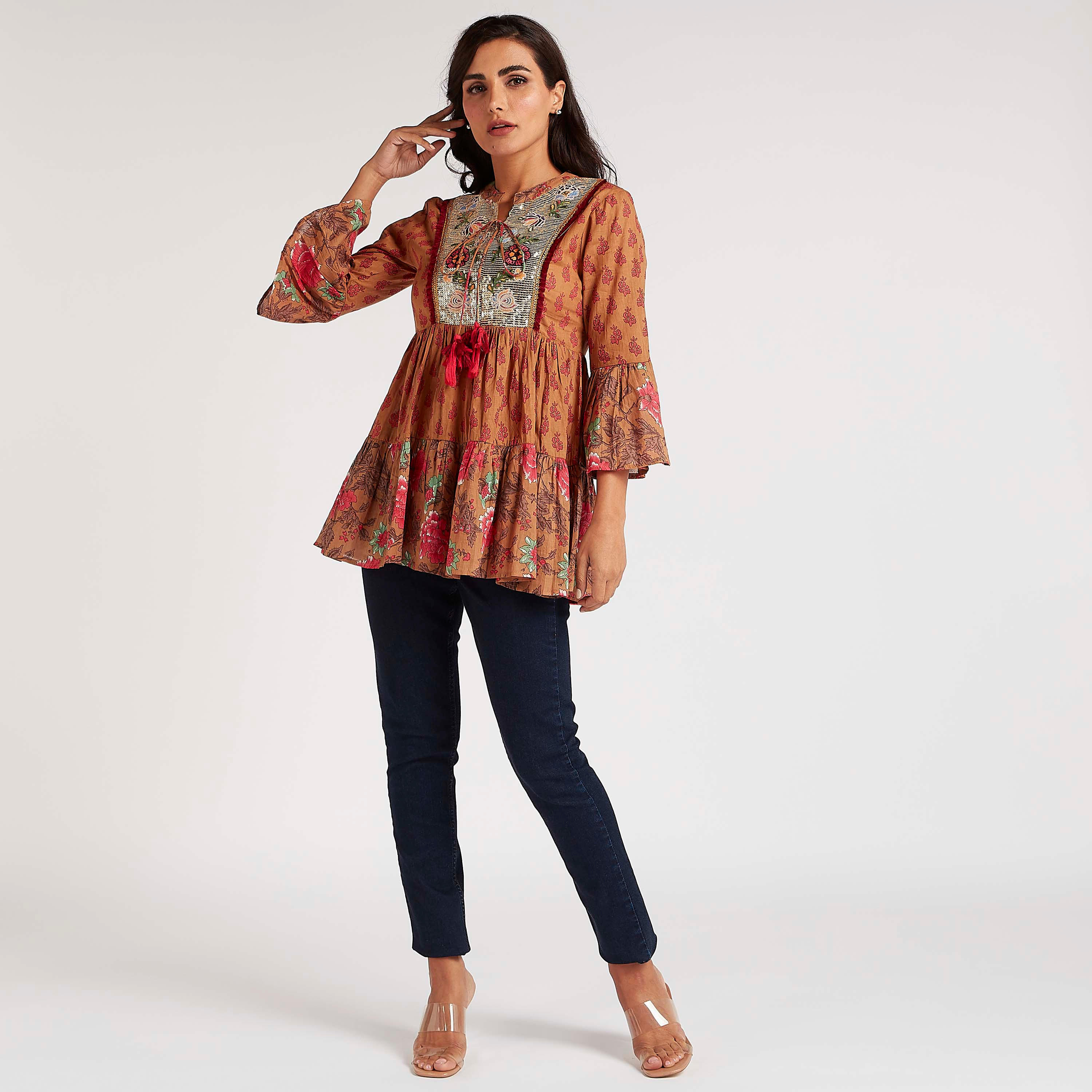 بلوزة مطرّزة بأكمام واسعة وياقة بأربطة-women-clothing-shirtsandblouses-blouses-image-4