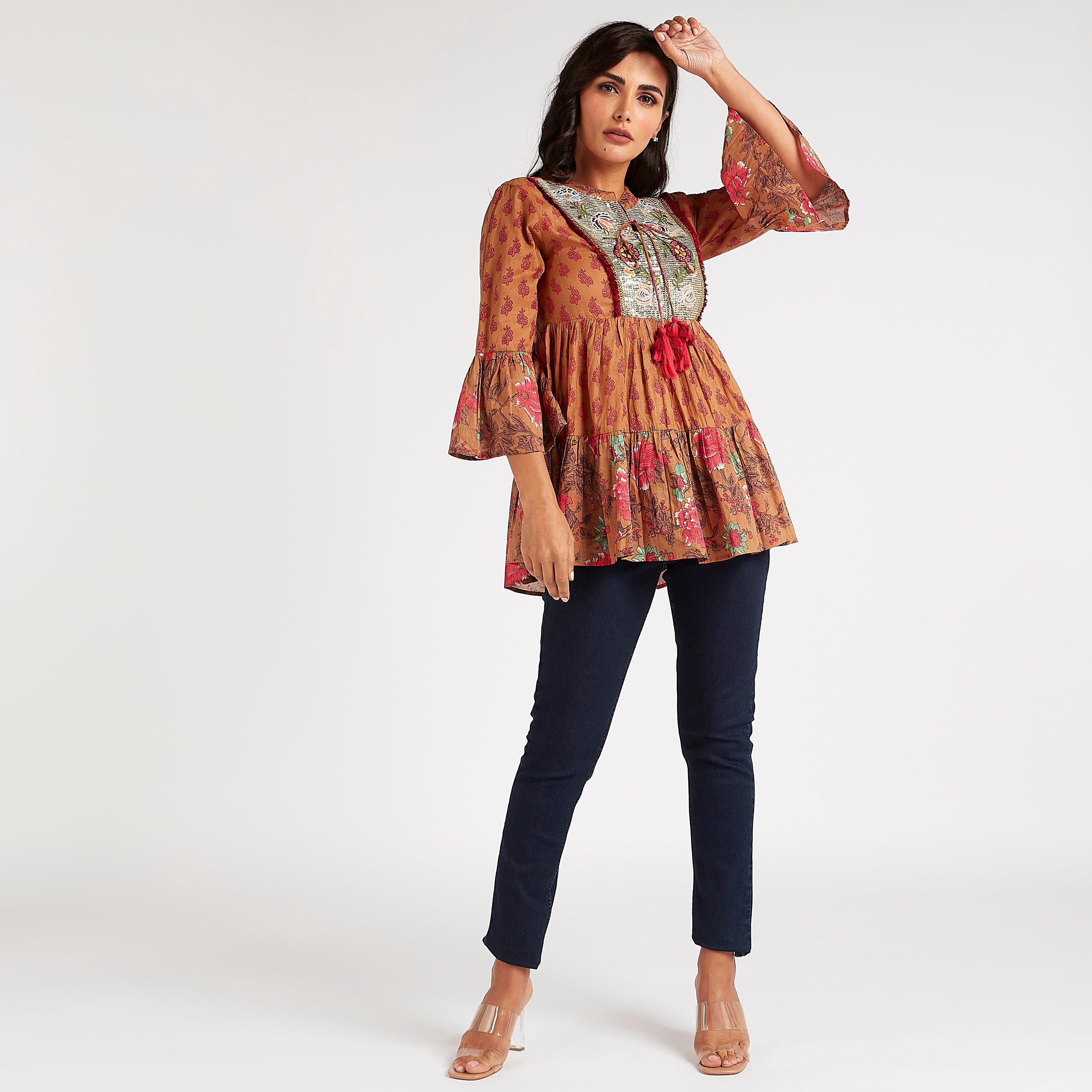 بلوزة مطرّزة بأكمام واسعة وياقة بأربطة-women-clothing-shirtsandblouses-blouses-image-1