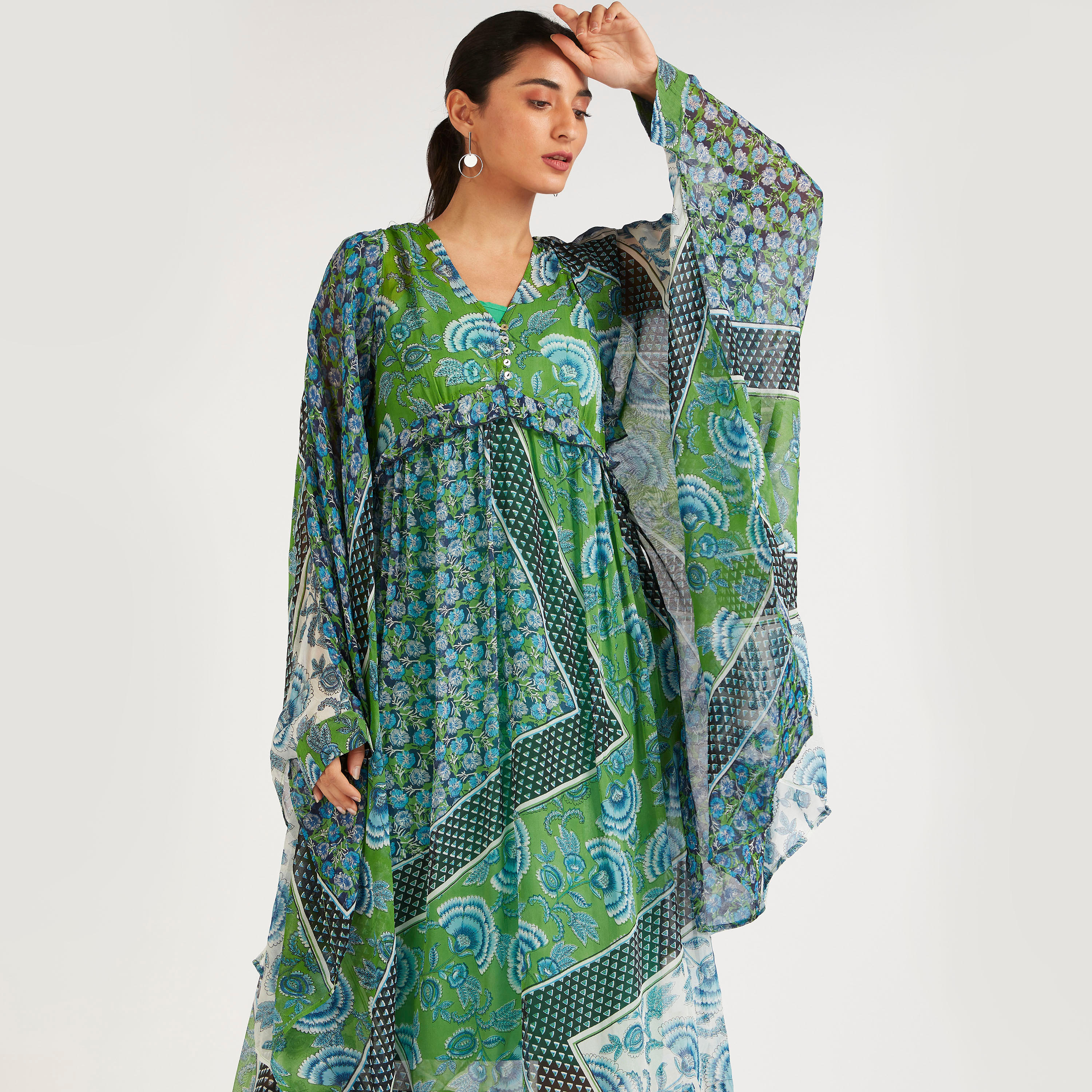 كيمونو خفيف الوزن بياقة V وحوّاف كشكش وطبعات-women-clothing-shirtsandblouses-blouses-image-1