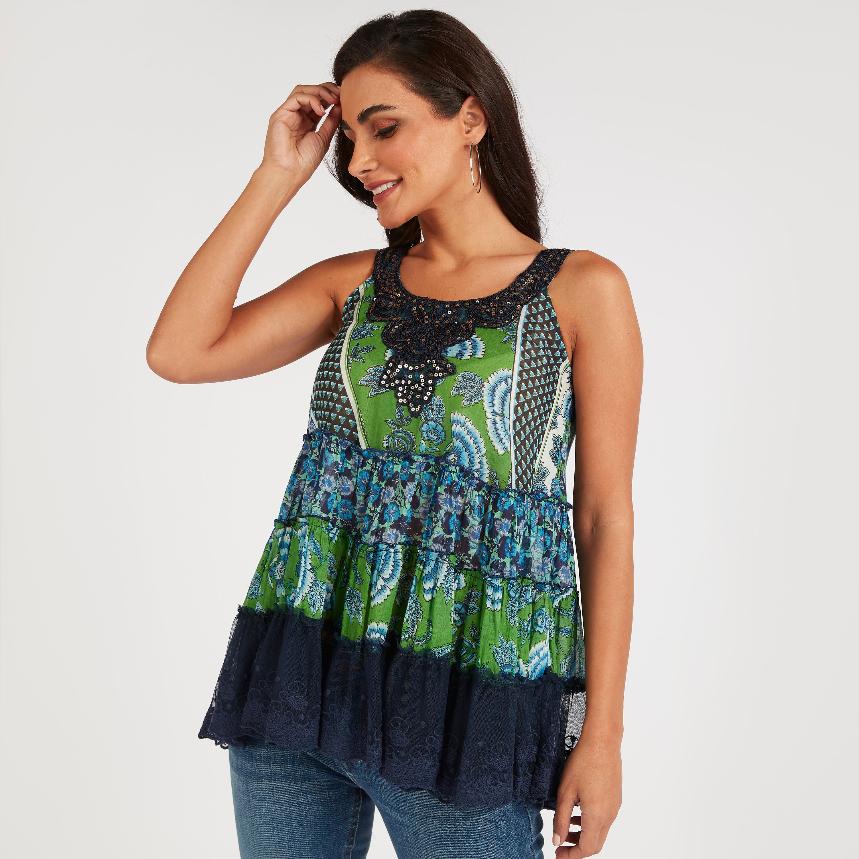 بلوزة دون أكمام بطبعات مع تفاصيل دانتيل-women-clothing-shirtsandblouses-blouses-image-1