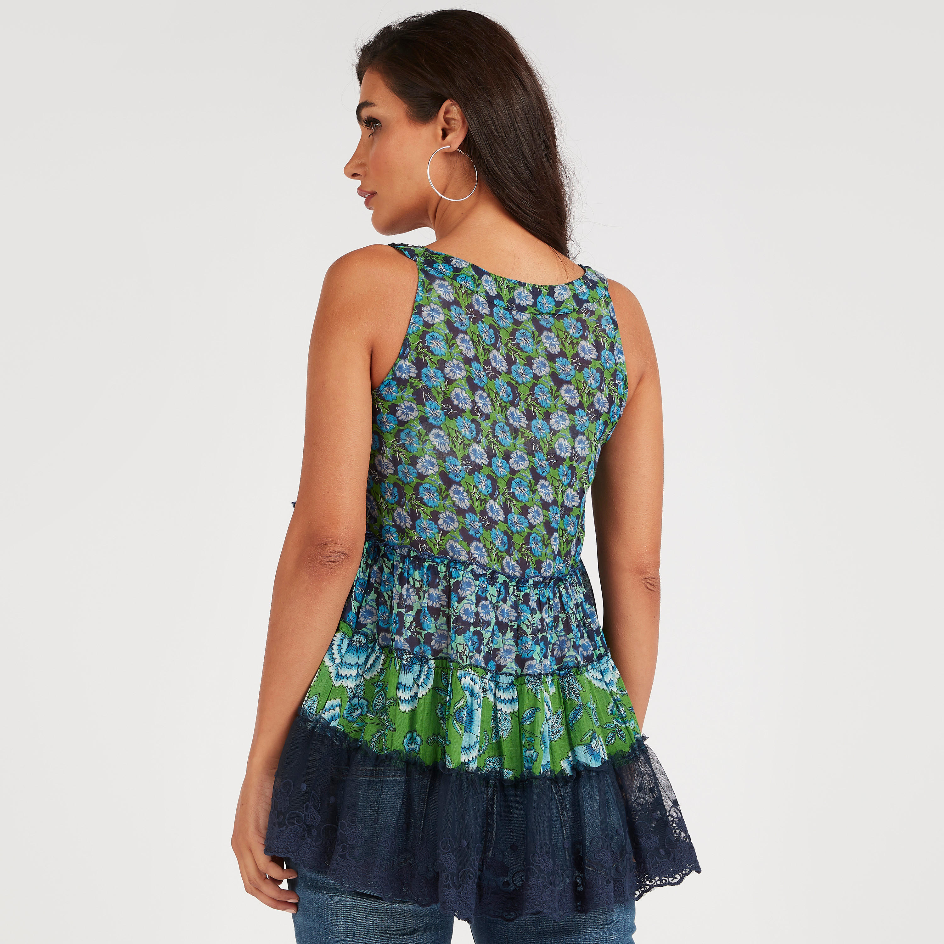 بلوزة دون أكمام بطبعات مع تفاصيل دانتيل-women-clothing-shirtsandblouses-blouses-image-4