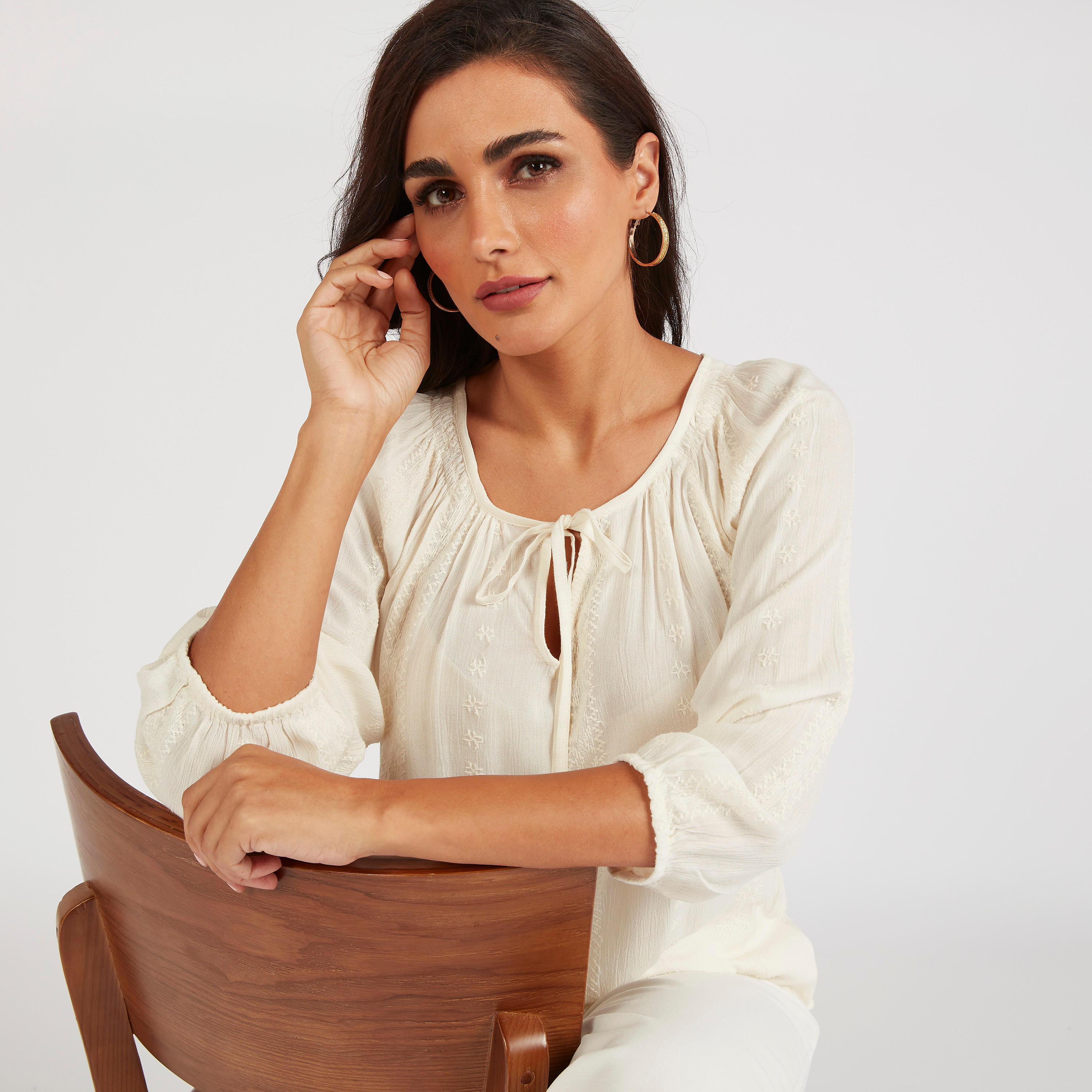 بلوزة بارزة الملمس بأكمام 3/4 وربطة عنق-women-clothing-shirtsandblouses-blouses-image-2