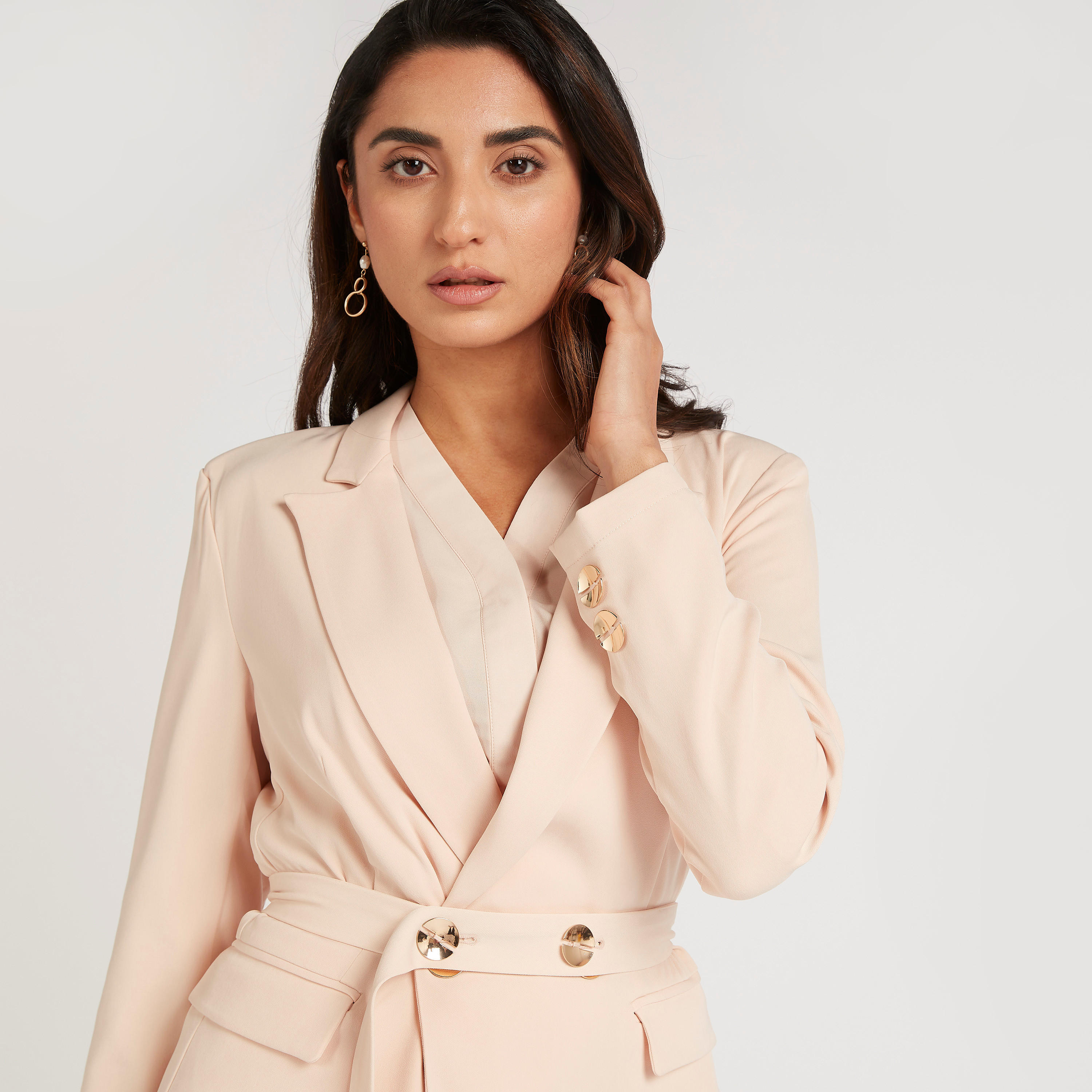 جاكيت بليزر سادة بجيوب بطيّة وأكمام طويلة-women-clothing-coatsandjackets-blazers-image-6