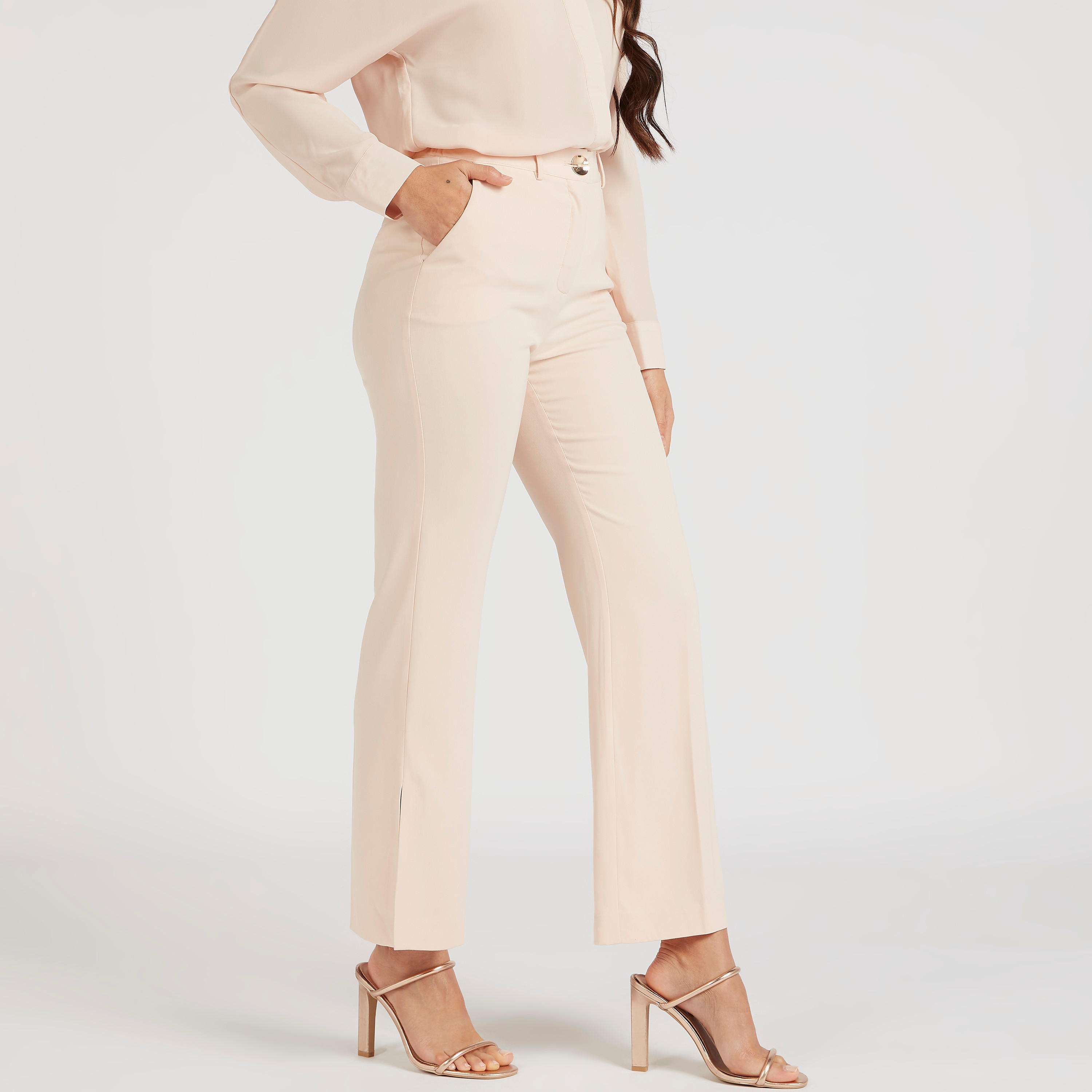 بنطلون سادة بخصر متوسط الارتفاع وزر إغلاق وجيوب-women-clothing-bottoms-trousers-image-1