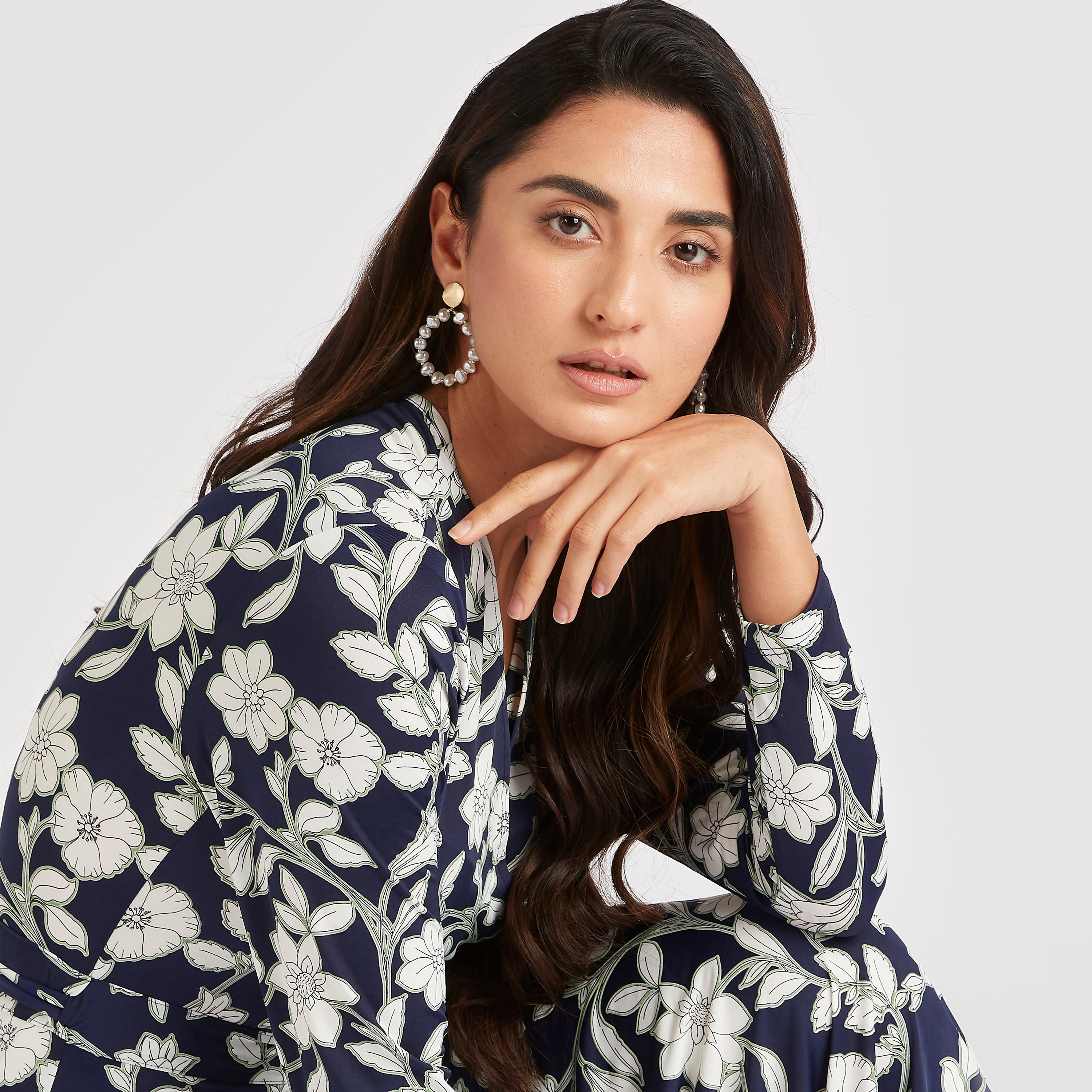 فستان إيه لاين طويل بياقة V وأكمام طويلة و طبعات أزهار-women-clothing-dresses-image-3