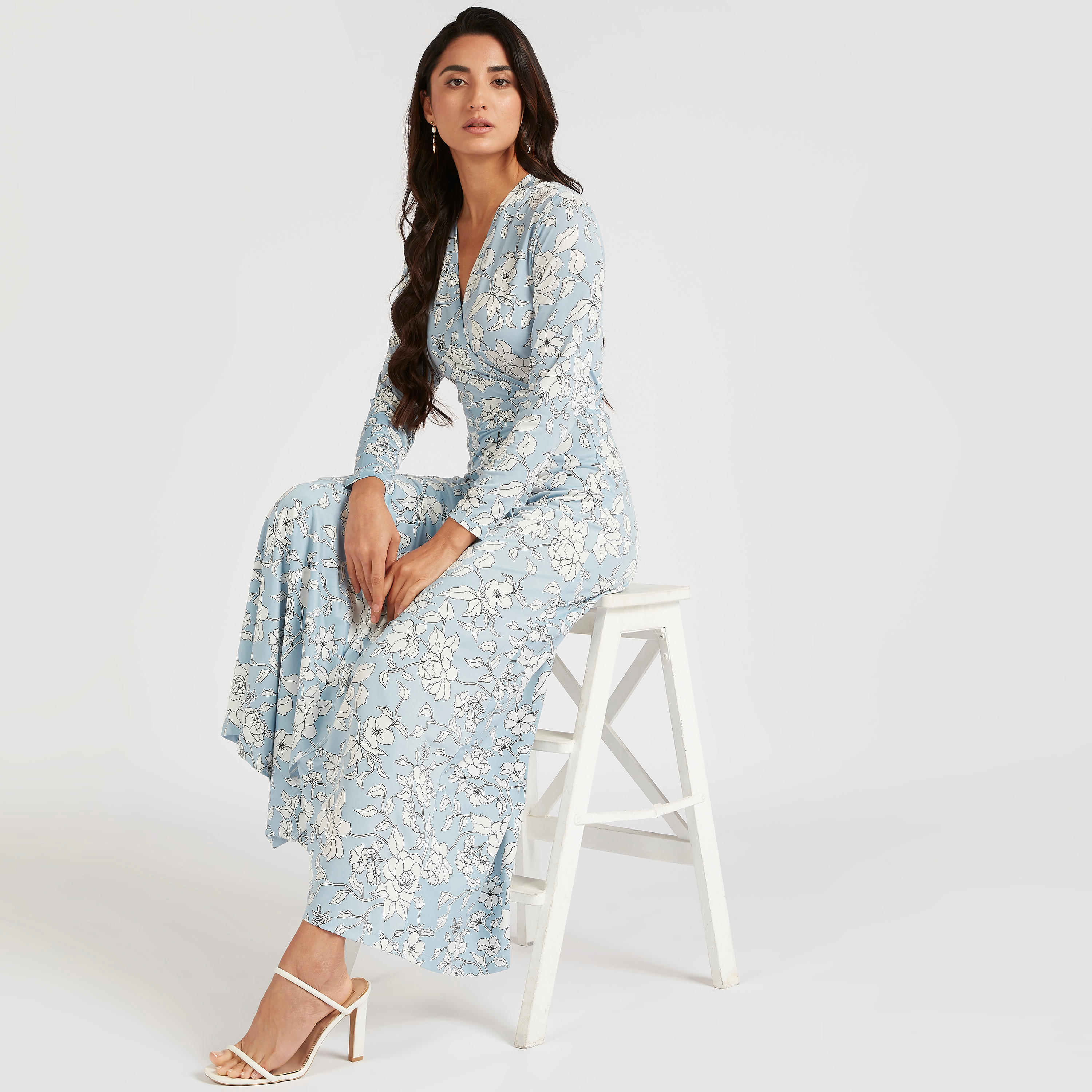 فستان إيه لاين طويل ملفوف بطبعات أزهار وياقة v وأكمام طويلة-women-clothing-dresses-image-1