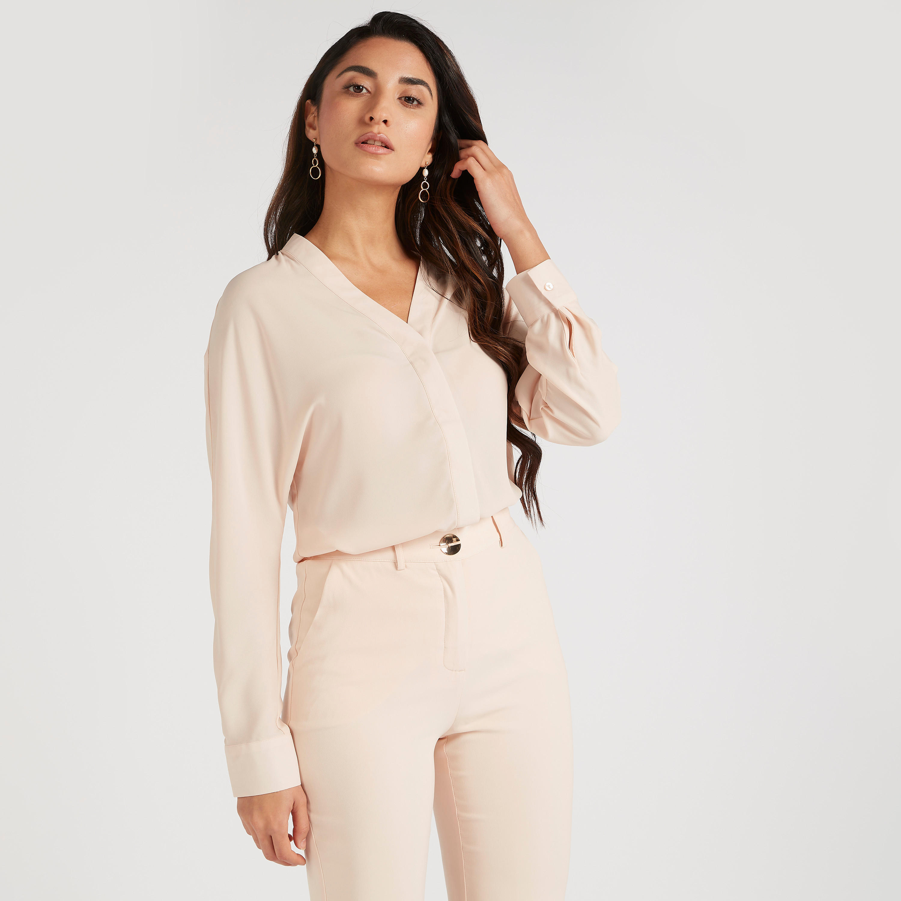 قميص سادة بياقة v وأكمام طويلة وزر إغلاق-women-clothing-shirtsandblouses-shirts-image-4