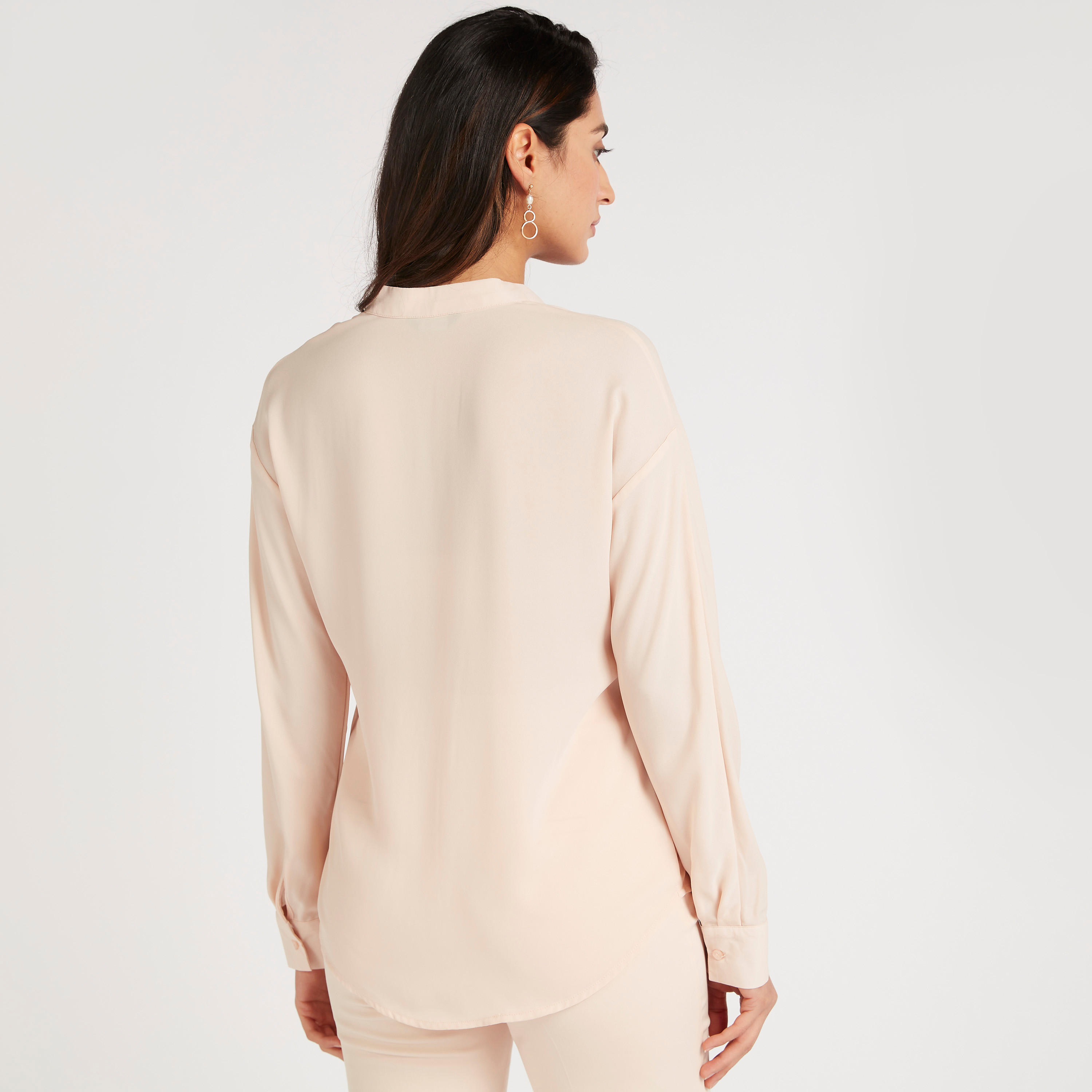 قميص سادة بياقة v وأكمام طويلة وزر إغلاق-women-clothing-shirtsandblouses-shirts-image-1
