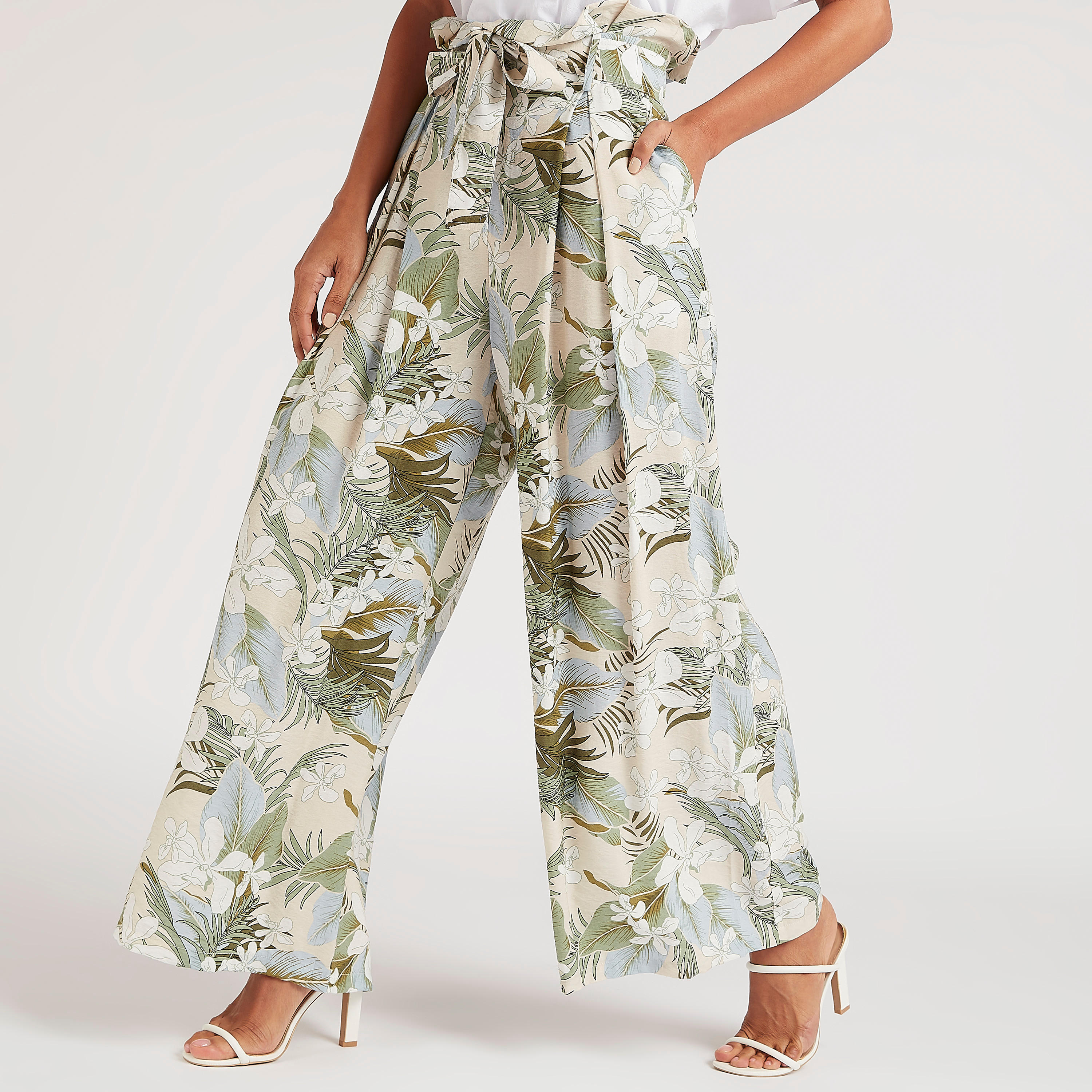 بنطلون بالازو بطبعات استوائيّة وخصر مرتفع بأربطة-women-clothing-bottoms-trousers-image-1