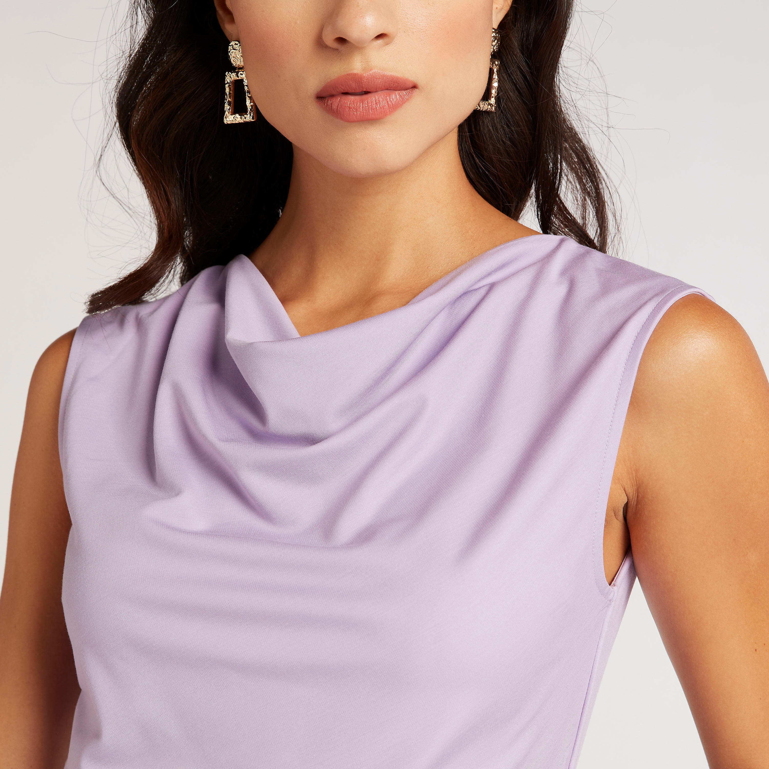 بلوزة سادة دون أكمام بياقة منسدلة-women-clothing-shirtsandblouses-blouses-image-2