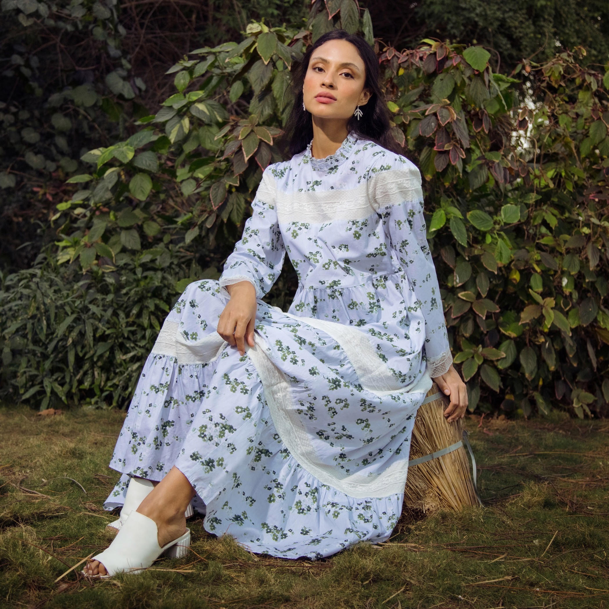 فستان طويل إيه لاين بطبعات أزهار وتفاصيل دانتيل-women-clothing-dresses-image-1
