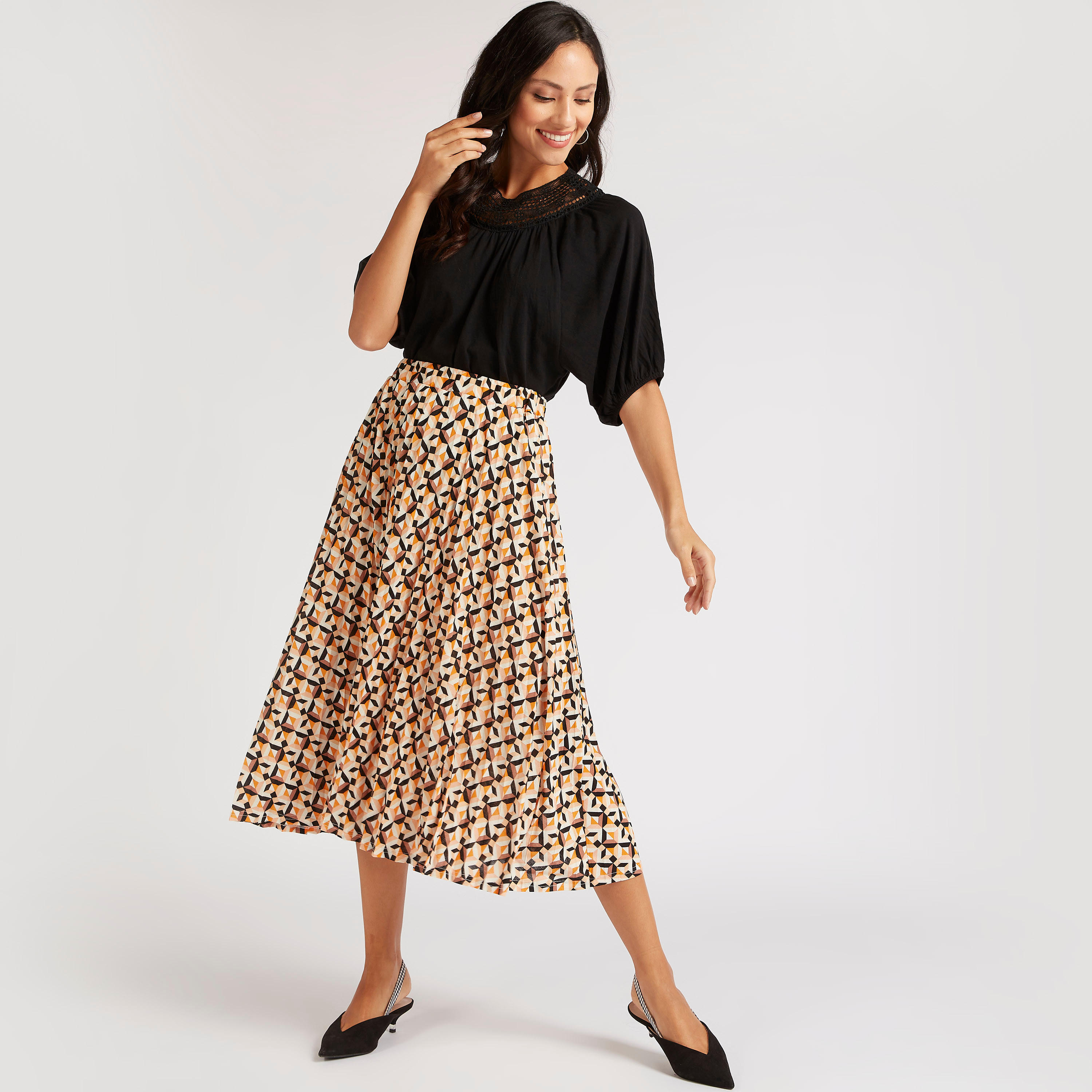 تنورة بطبعات هندسيّة وثنايا-women-clothing-bottoms-skirts-image-2