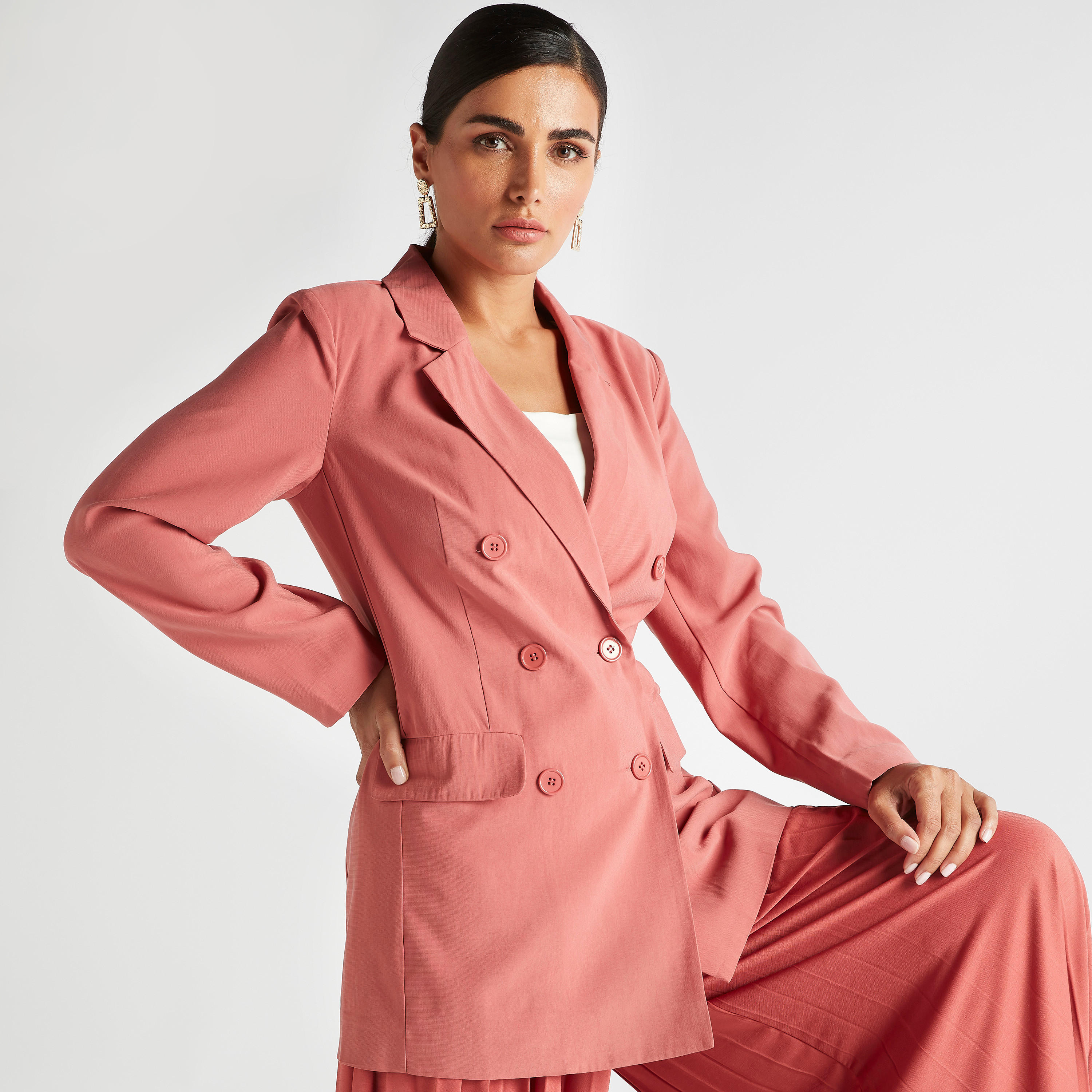 جاكيت بليزر طويل بياقة مطويّة وأكمام طويلة-women-clothing-coatsandjackets-blazers-image-1