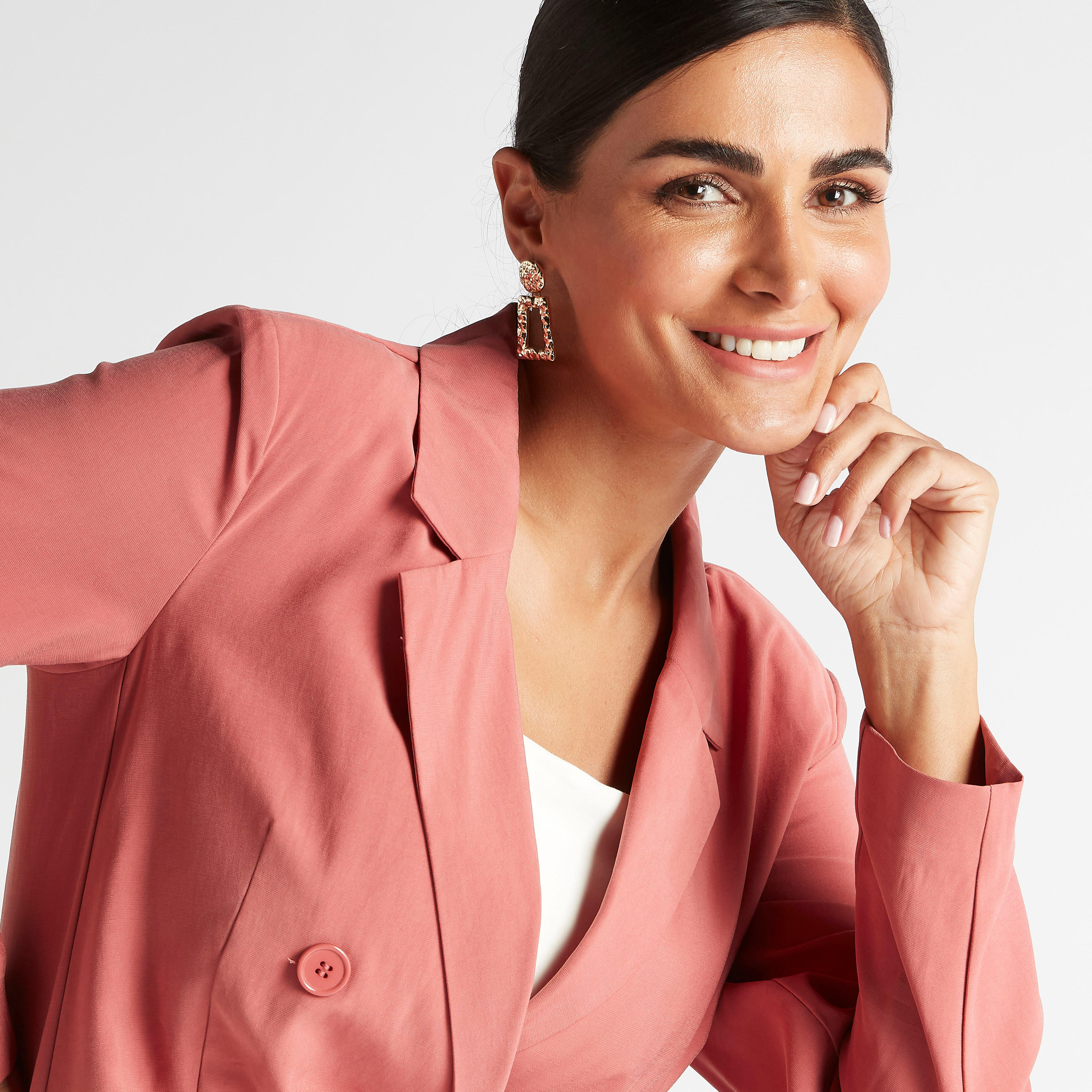 جاكيت بليزر طويل بياقة مطويّة وأكمام طويلة-women-clothing-coatsandjackets-blazers-image-3