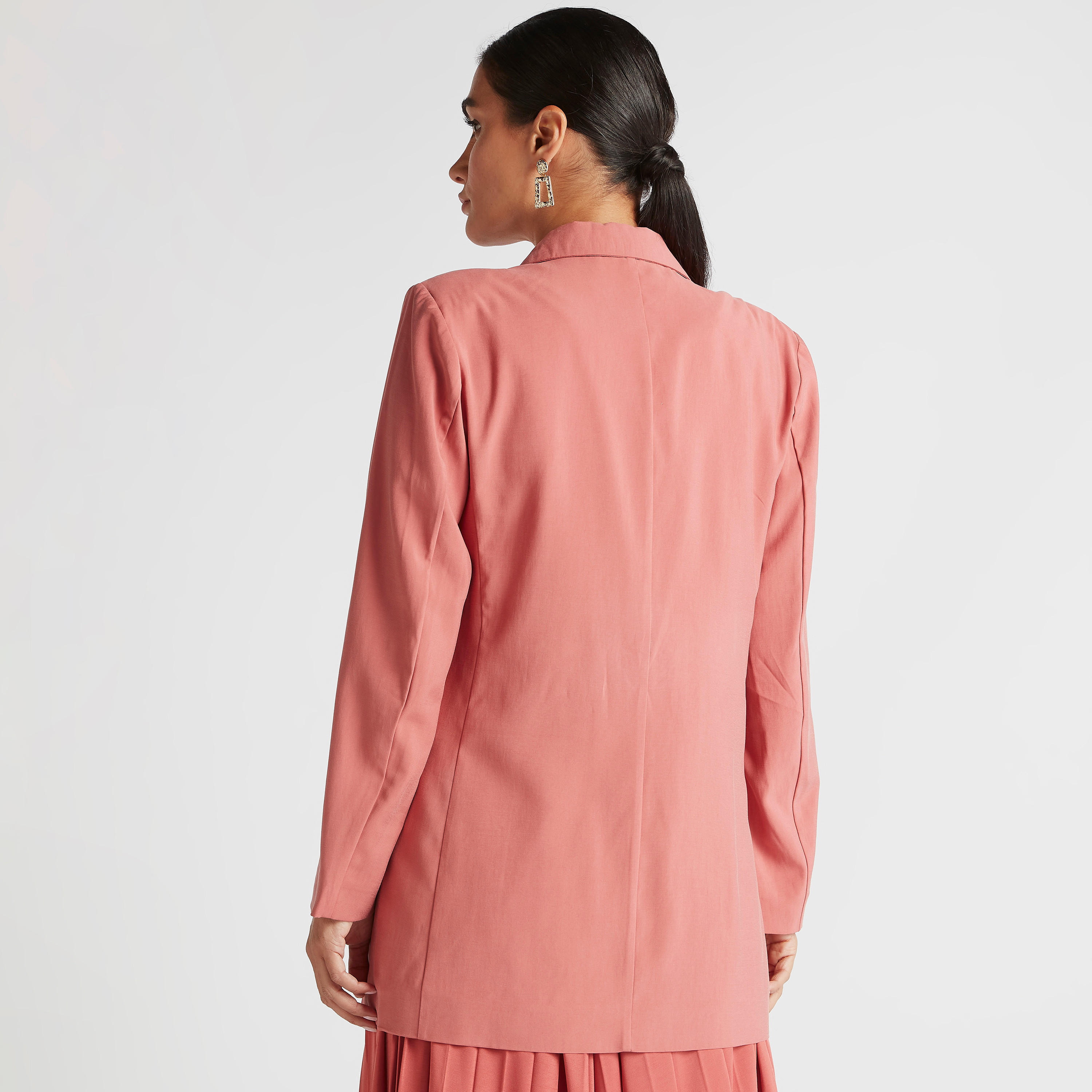 جاكيت بليزر طويل بياقة مطويّة وأكمام طويلة-women-clothing-coatsandjackets-blazers-image-4