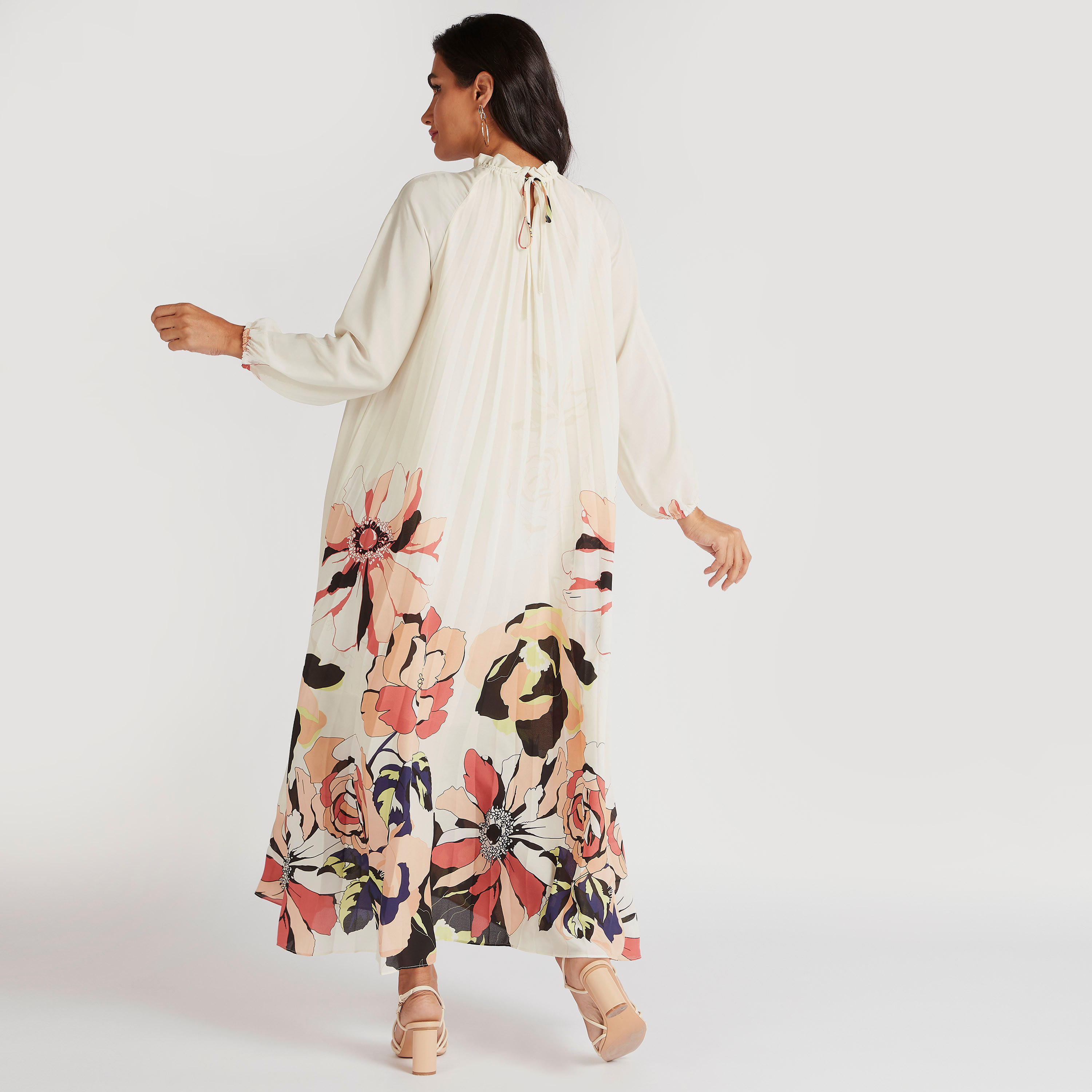 فستان طويل بكُسرات وياقة بتفاصيل كشكش وطبعات زهرية-women-clothing-dresses-image-4