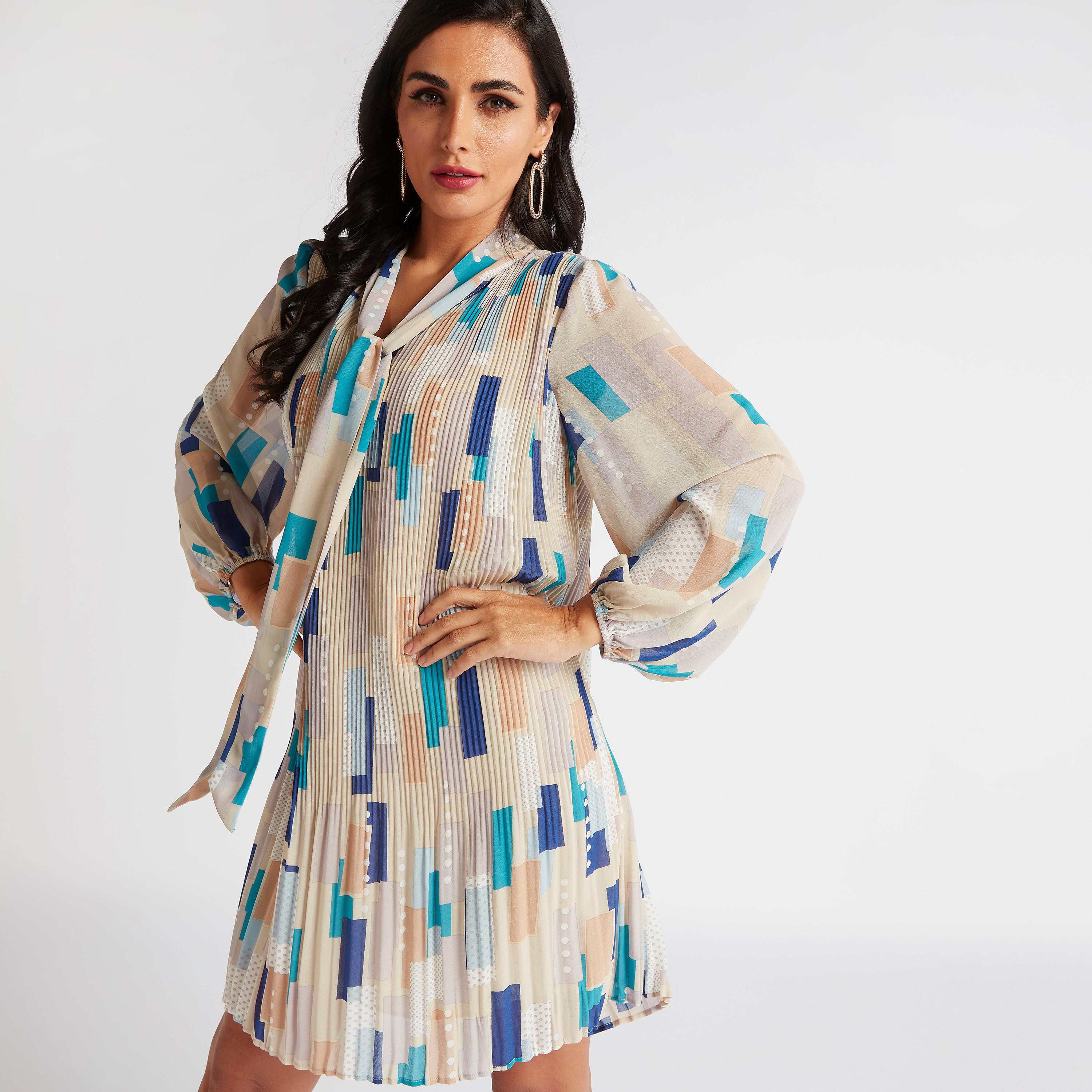 فستان قصير إيه لاين بطبعات وتفاصيل كشكش وأكمام طويلة-women-clothing-dresses-image-1
