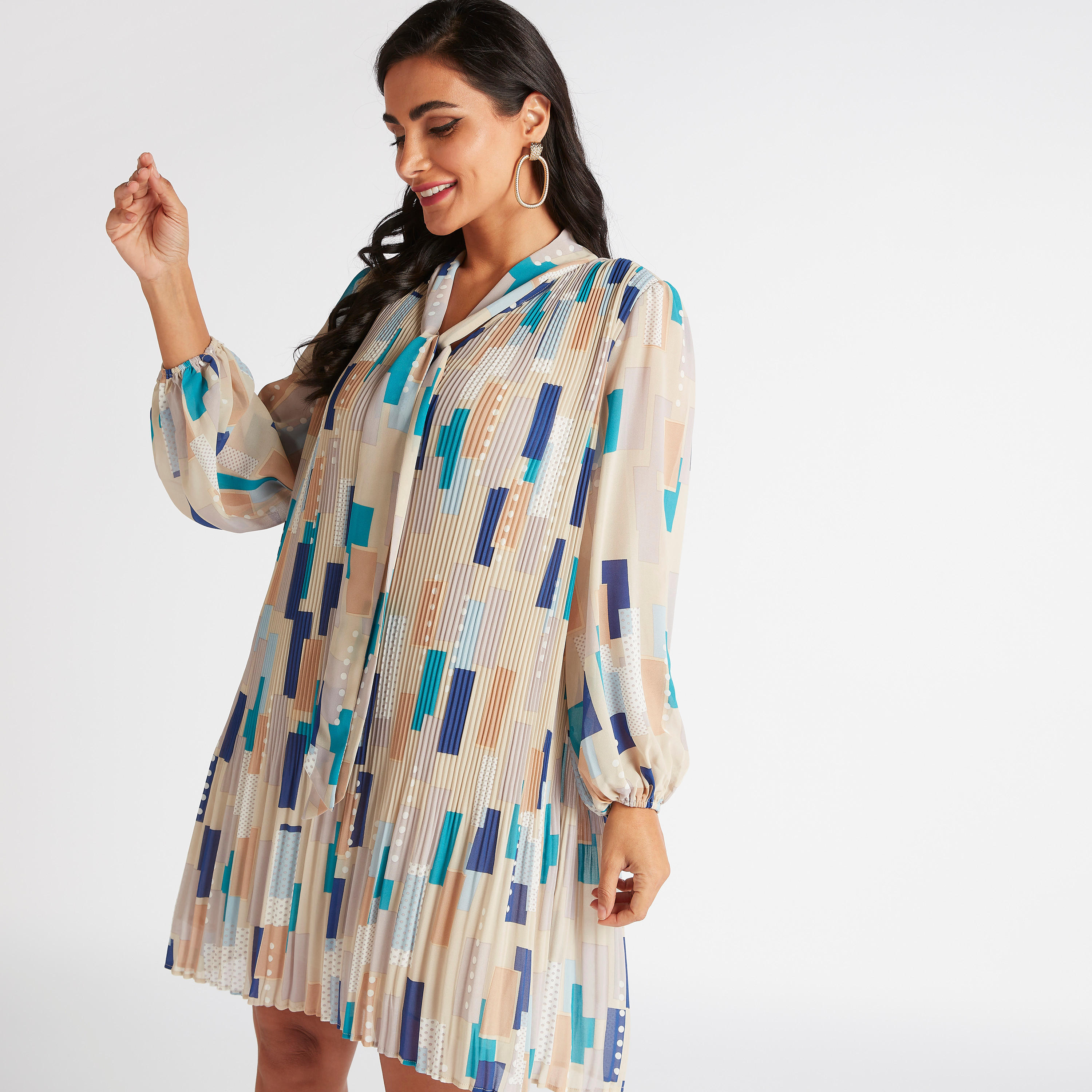 فستان قصير إيه لاين بطبعات وتفاصيل كشكش وأكمام طويلة-women-clothing-dresses-image-5