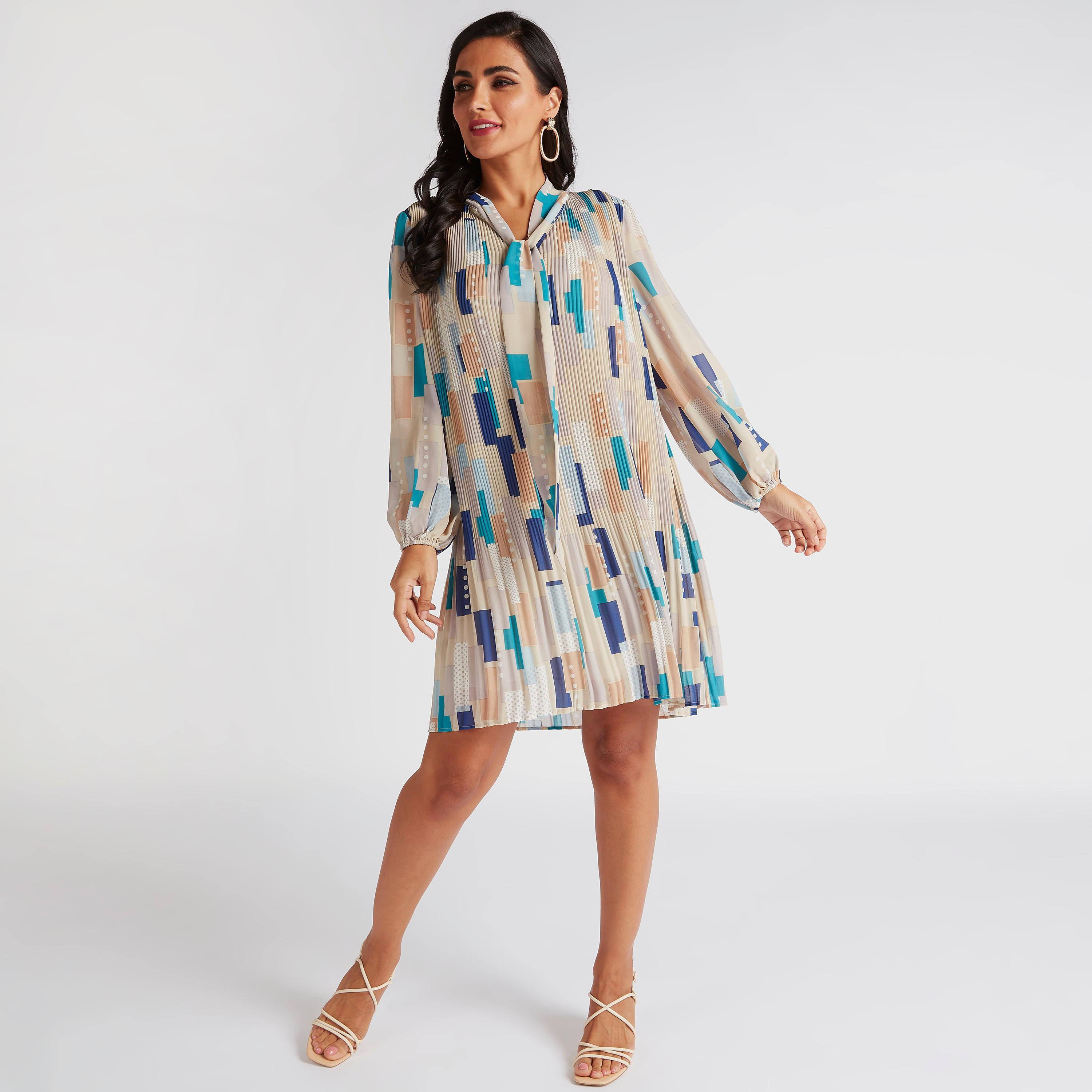 فستان قصير إيه لاين بطبعات وتفاصيل كشكش وأكمام طويلة-women-clothing-dresses-image-7