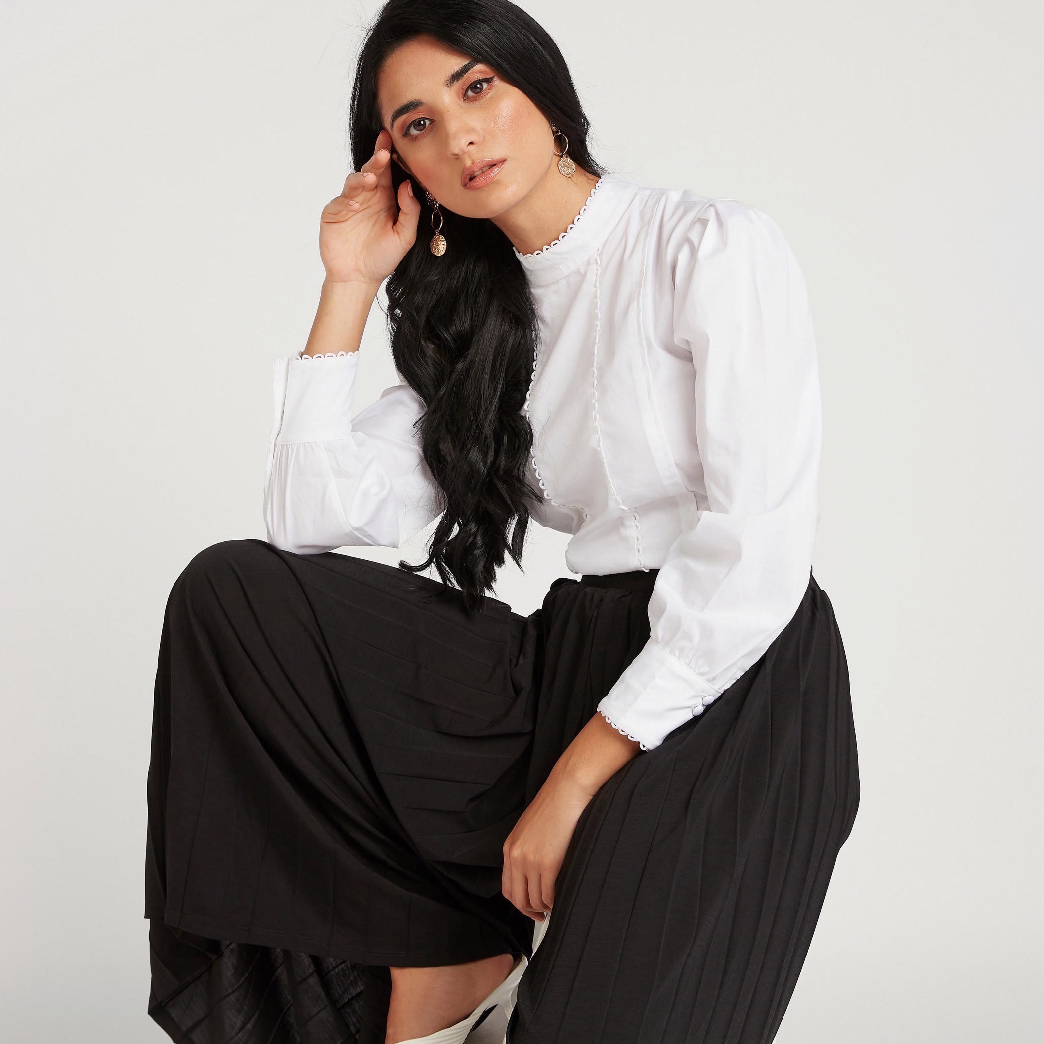 بلوزة بياقة عالية وأكمام طويلة وزينة دانتيل-women-clothing-shirtsandblouses-blouses-image-1
