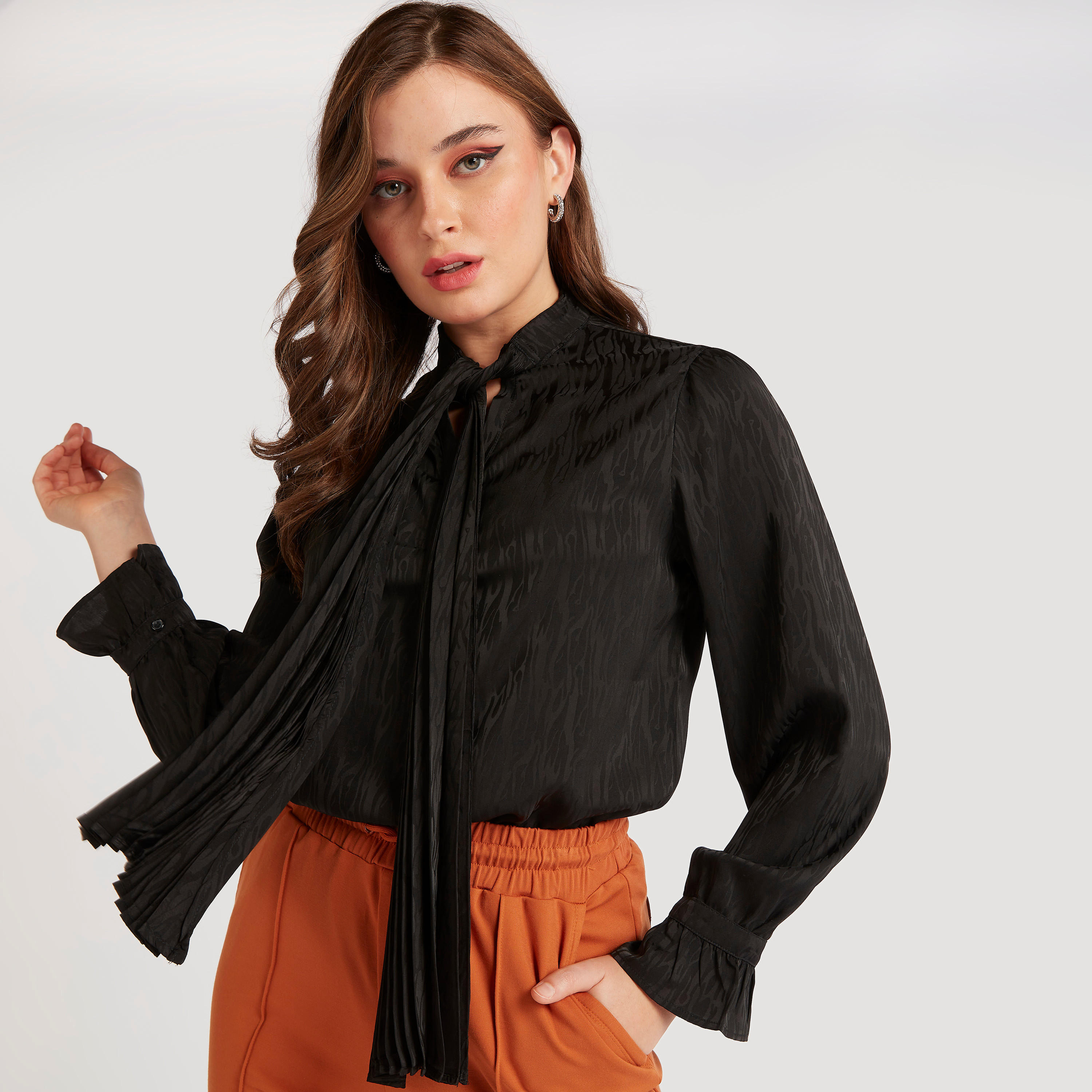 قميص بارز الملمس بأكمام طويلة وربطة عنق-women-clothing-shirtsandblouses-shirts-image-1