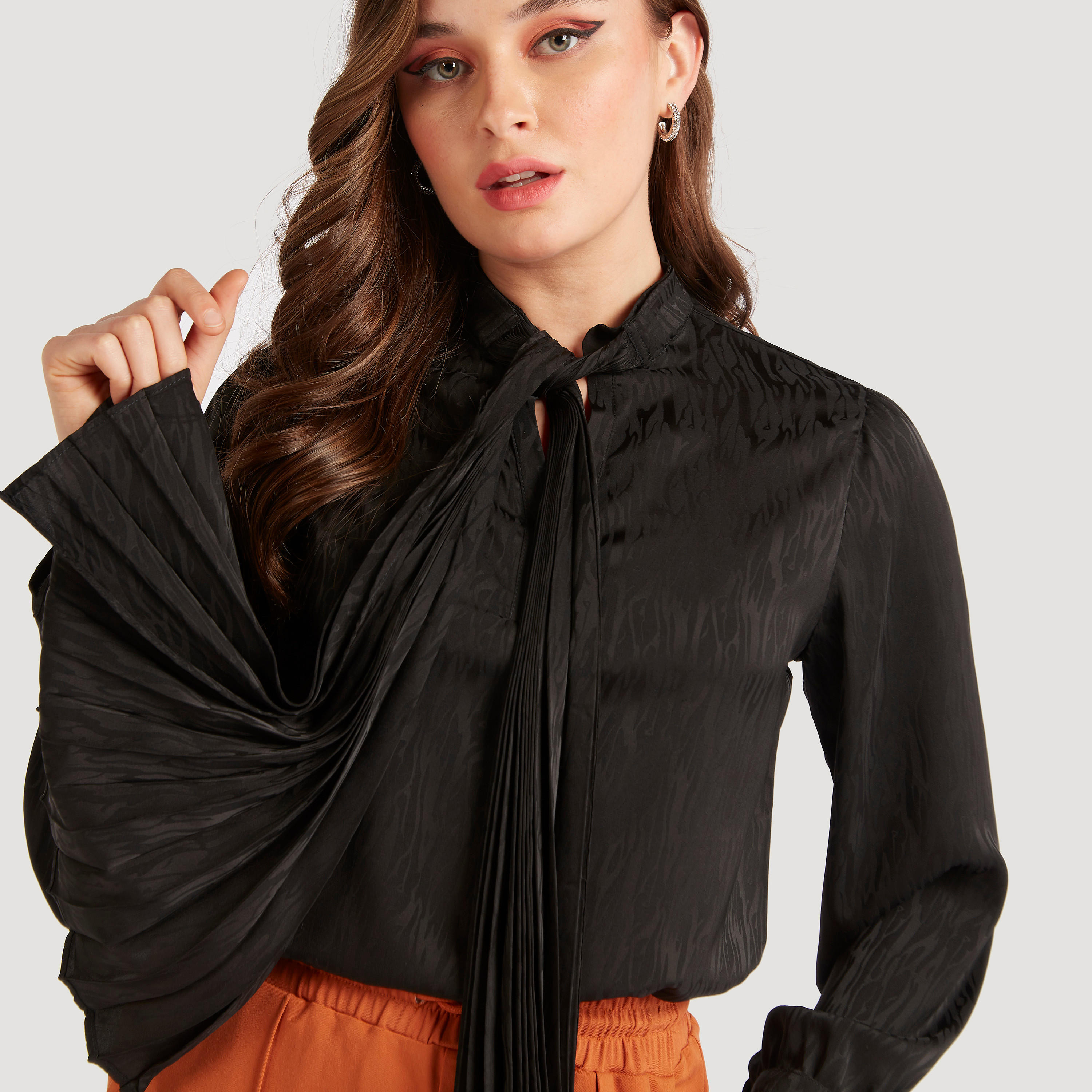 قميص بارز الملمس بأكمام طويلة وربطة عنق-women-clothing-shirtsandblouses-shirts-image-3