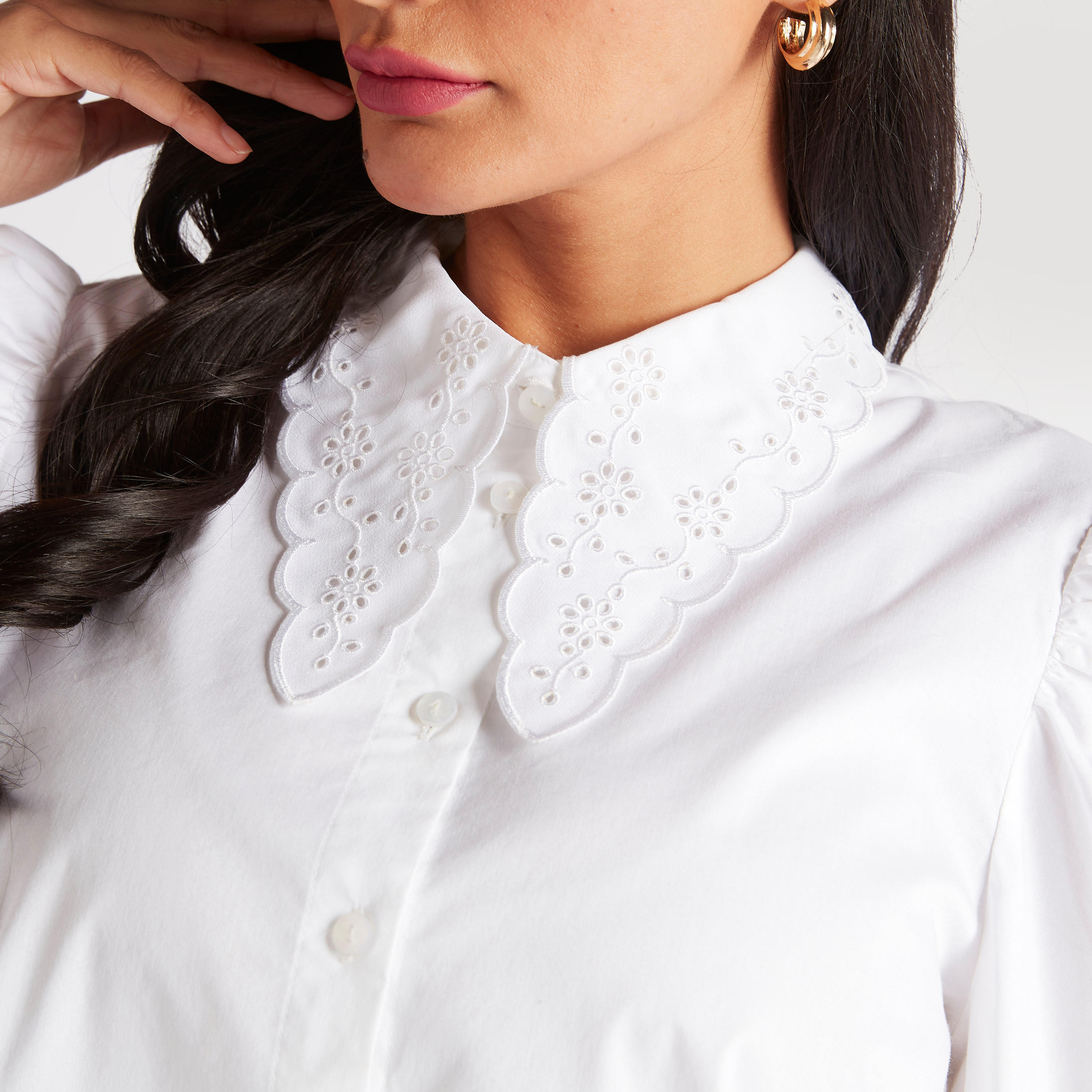 بلوزة سادة بأكمام بيشوب وياقة بتفاصيل مطرزة-women-clothing-shirtsandblouses-blouses-image-4