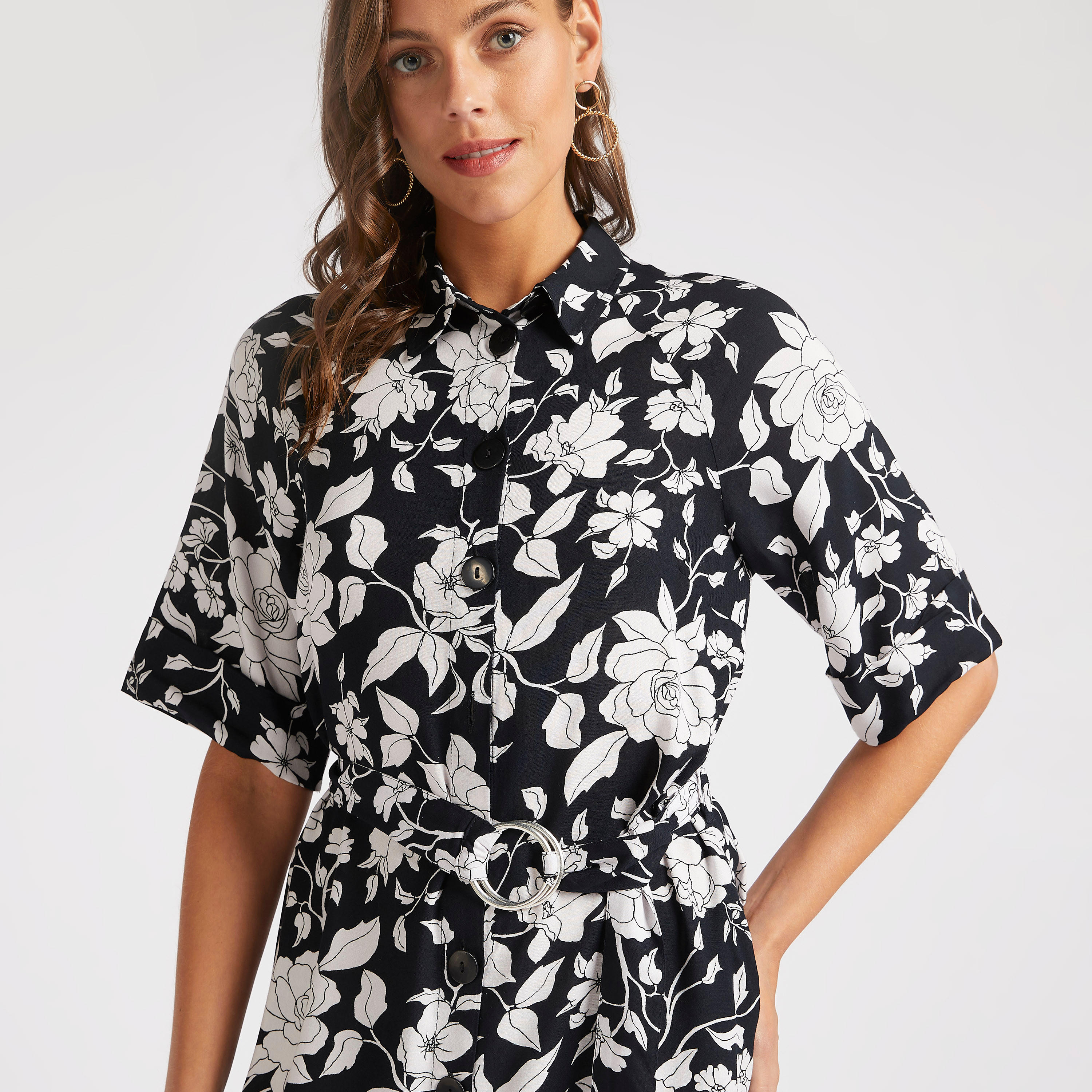 فستان قميص ميدي بطبعات أزهار وياقة عادية وحزام-women-clothing-dresses-image-4