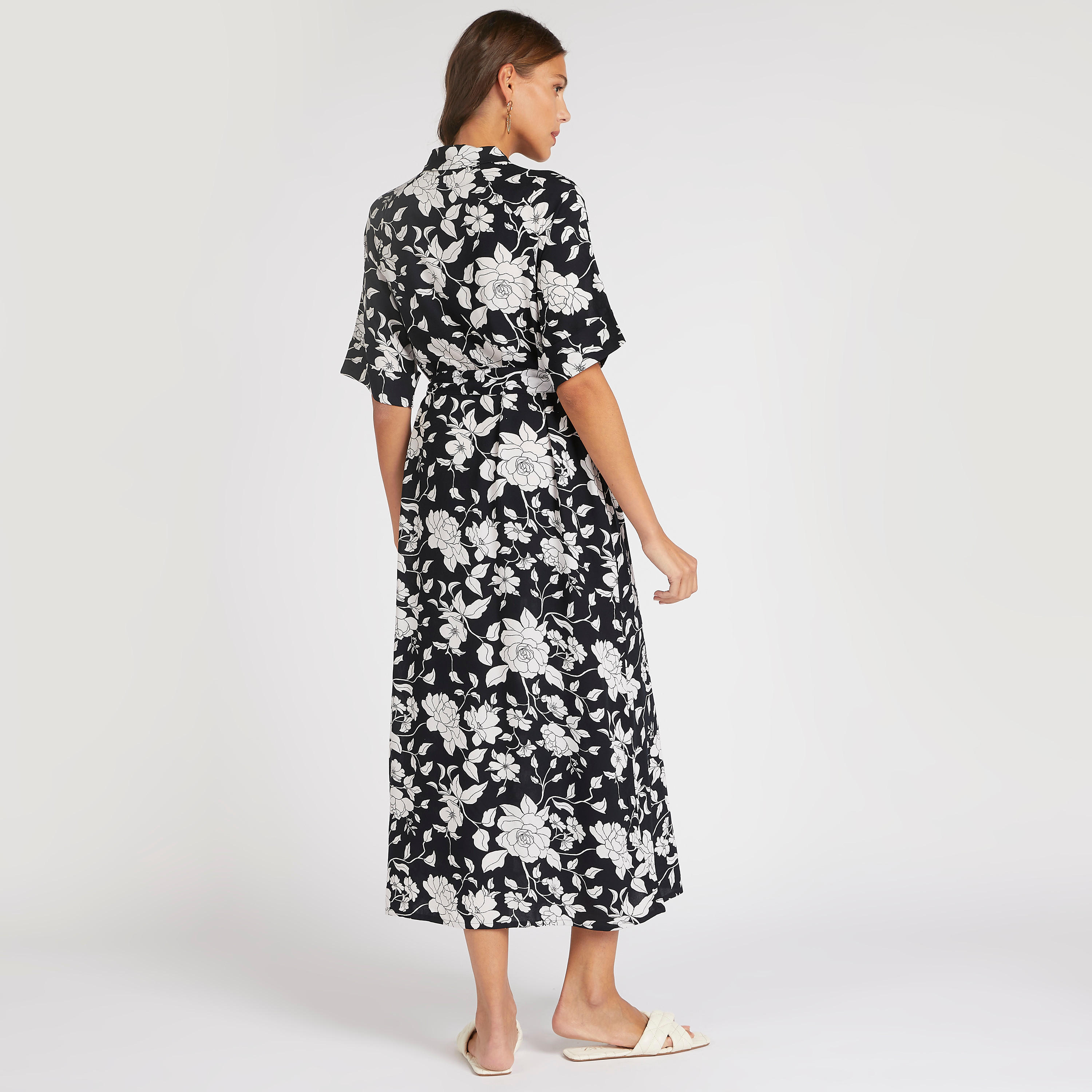 فستان قميص ميدي بطبعات أزهار وياقة عادية وحزام-women-clothing-dresses-image-5