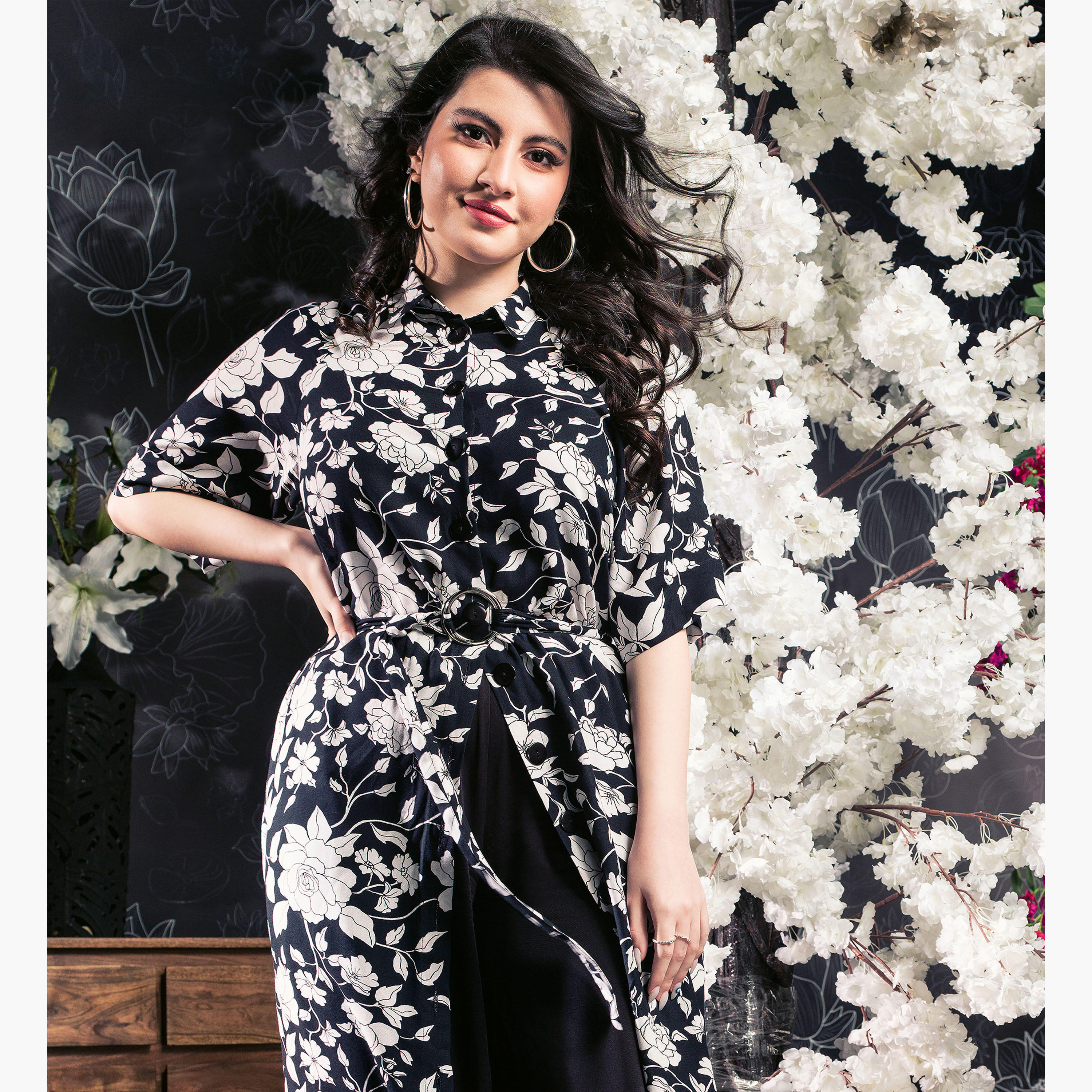 فستان قميص ميدي بطبعات أزهار وياقة عادية وحزام-women-clothing-dresses-image-1