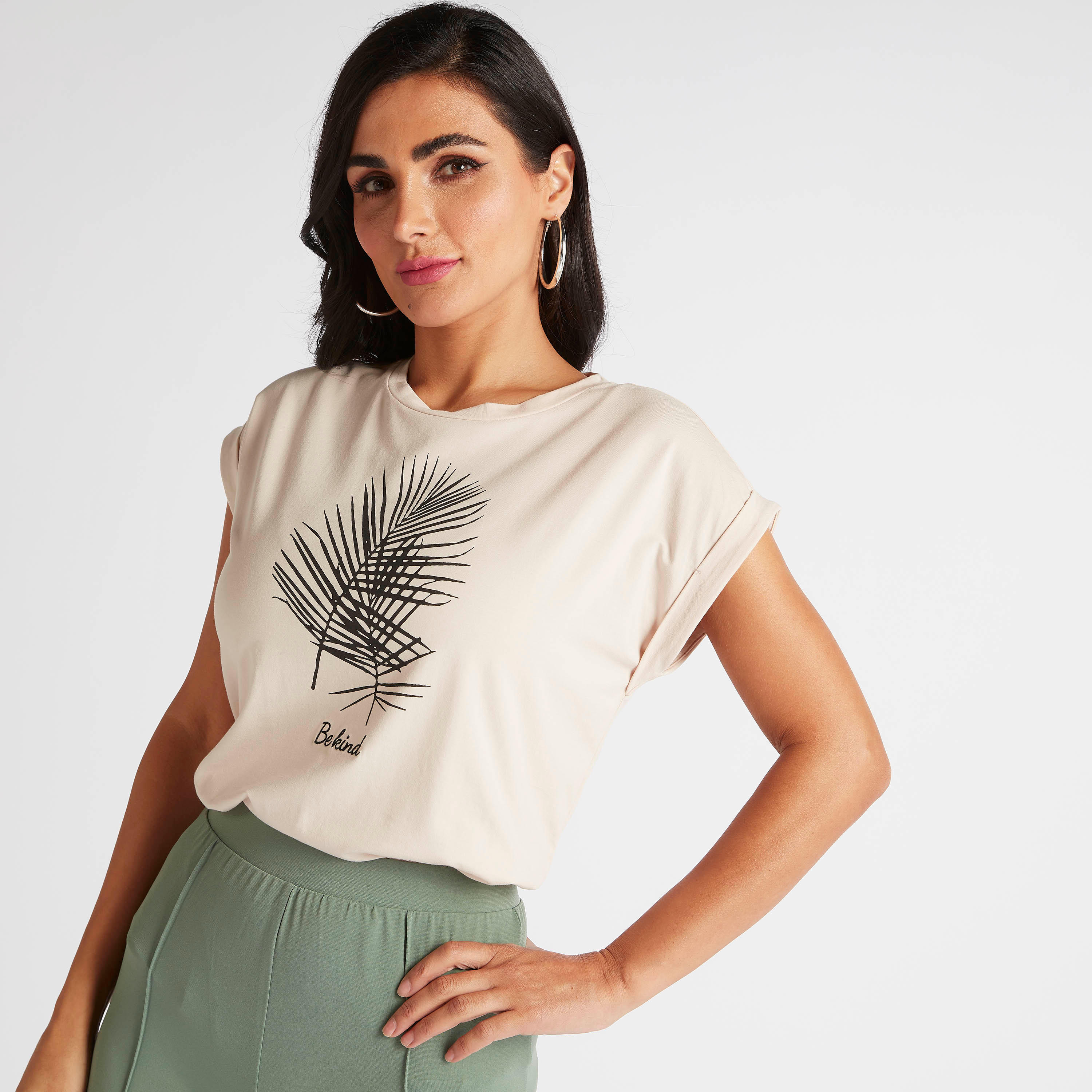 تيشيرت بياقة مستديرة وأكمام متمدّدة وطبعات من كابا-women-clothing-tshirts-image-4