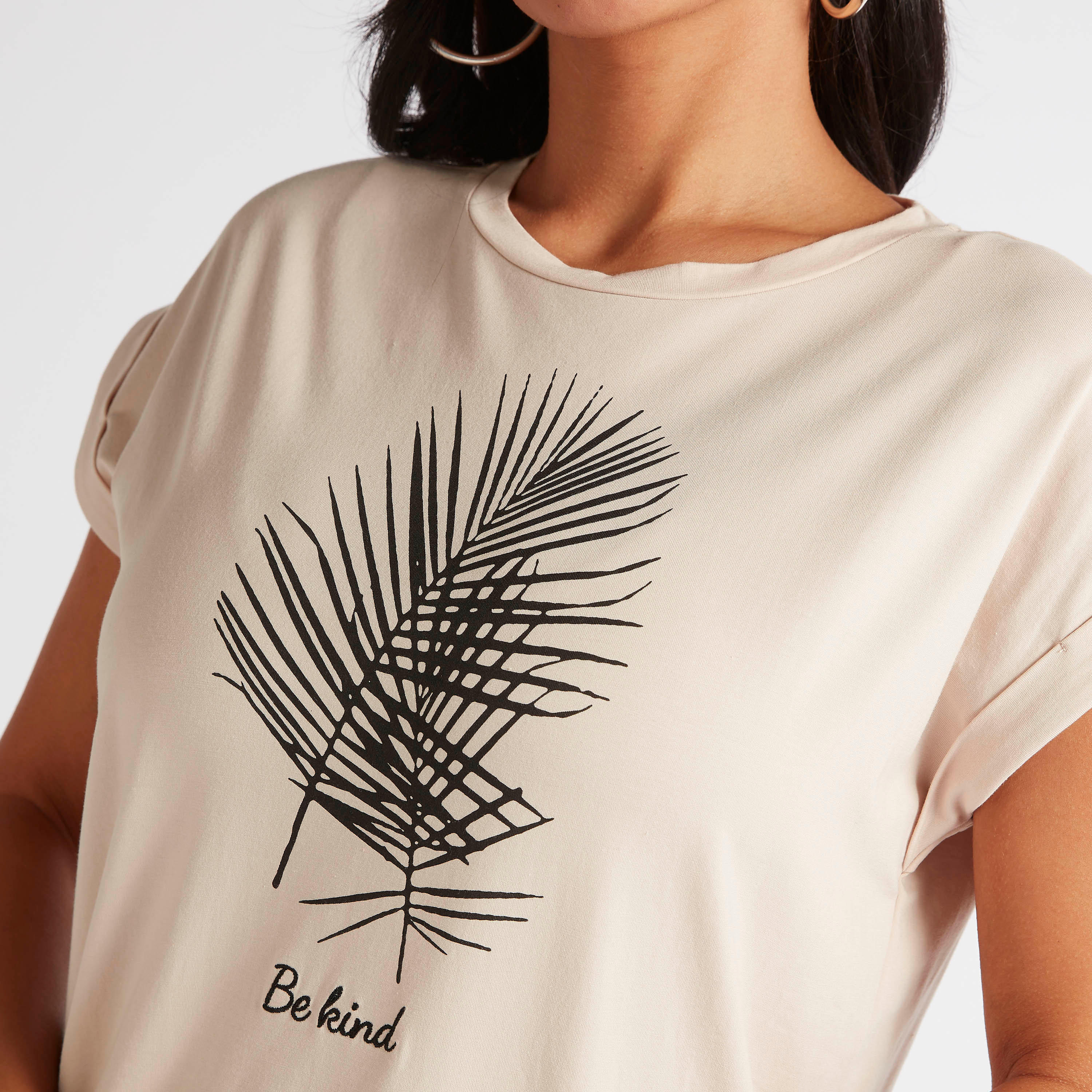 تيشيرت بياقة مستديرة وأكمام متمدّدة وطبعات من كابا-women-clothing-tshirts-image-2