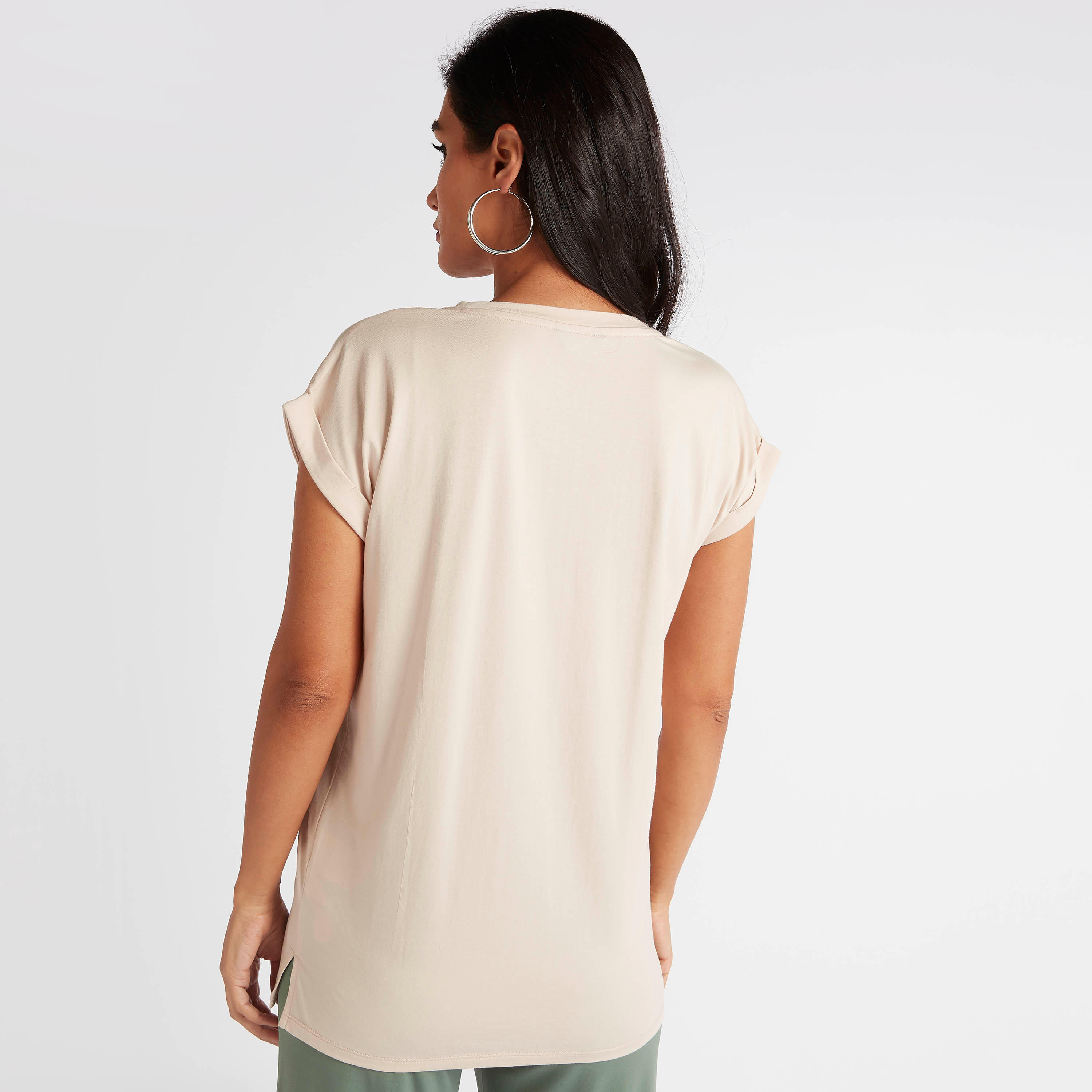 تيشيرت بياقة مستديرة وأكمام متمدّدة وطبعات من كابا-women-clothing-tshirts-image-1