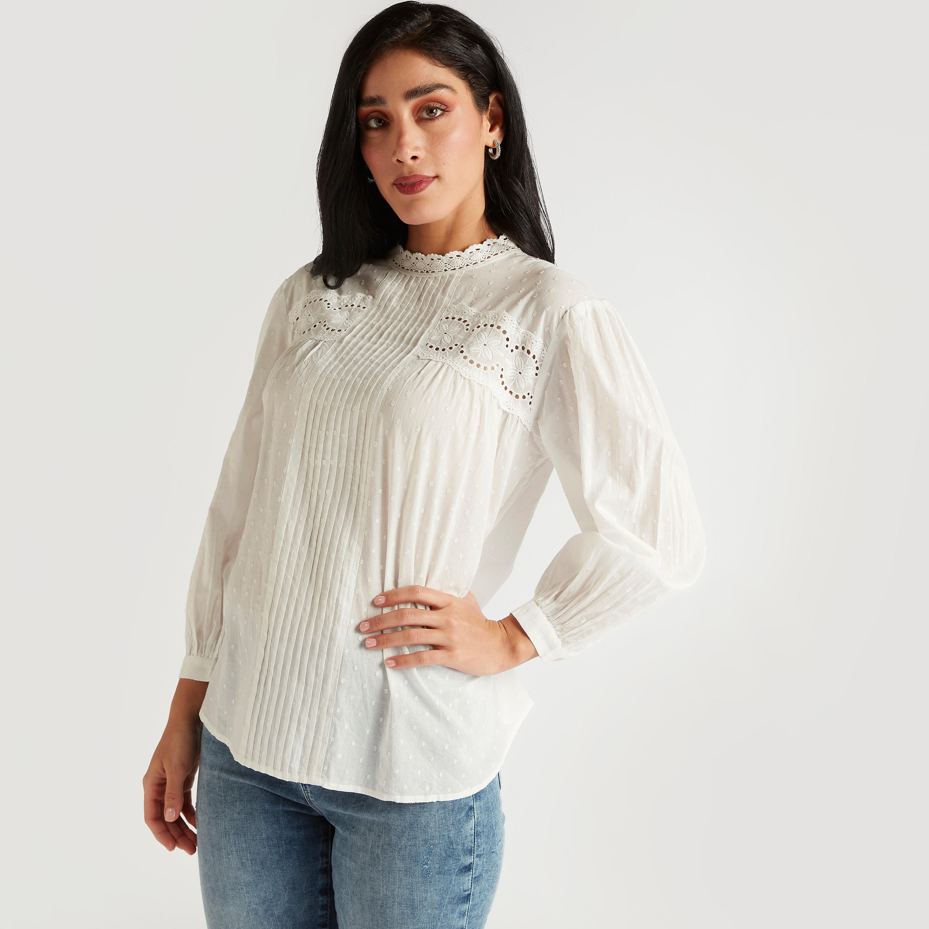 بلوزة مطرّزة بياقة عالية وأكمام طويلة وبينتوكس-women-clothing-shirtsandblouses-blouses-image-1