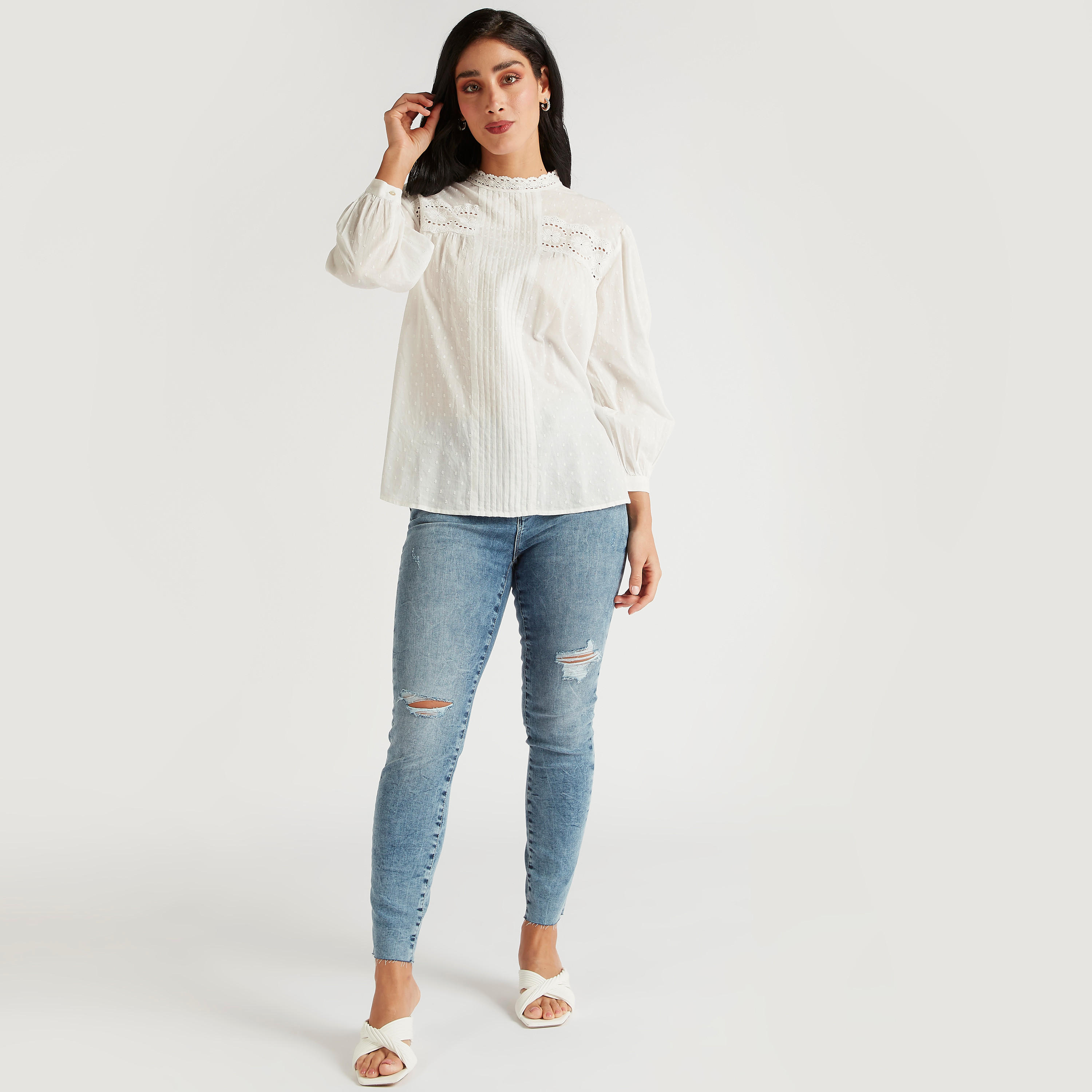 بلوزة مطرّزة بياقة عالية وأكمام طويلة وبينتوكس-women-clothing-shirtsandblouses-blouses-image-2