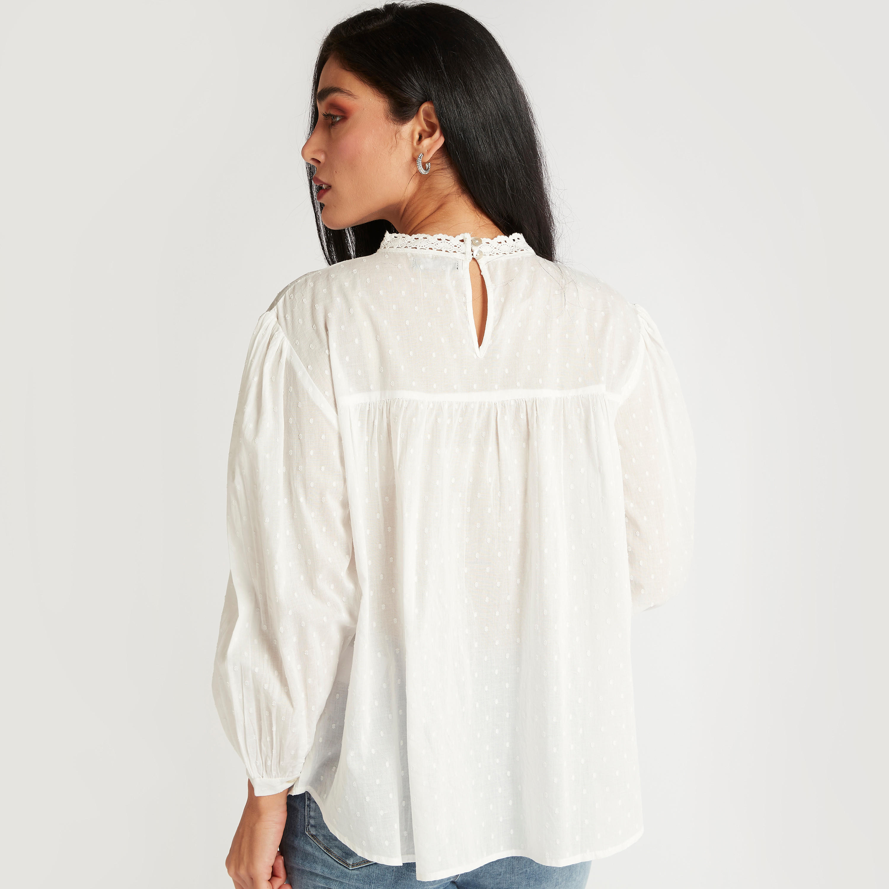 بلوزة مطرّزة بياقة عالية وأكمام طويلة وبينتوكس-women-clothing-shirtsandblouses-blouses-image-4
