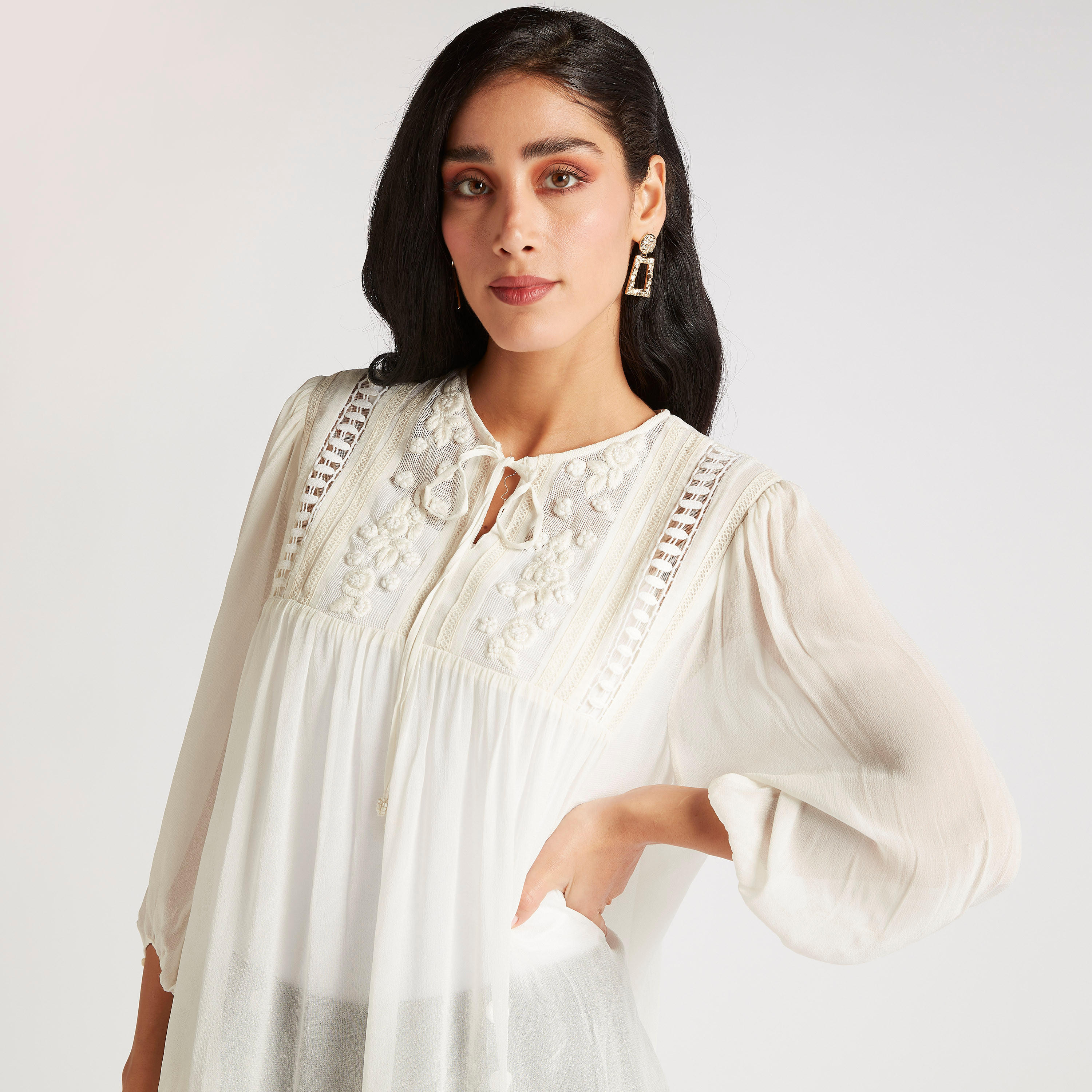 بلوزة مطرّزة بأكمام 3/4 وياقة بأربطة-women-clothing-shirtsandblouses-blouses-image-5