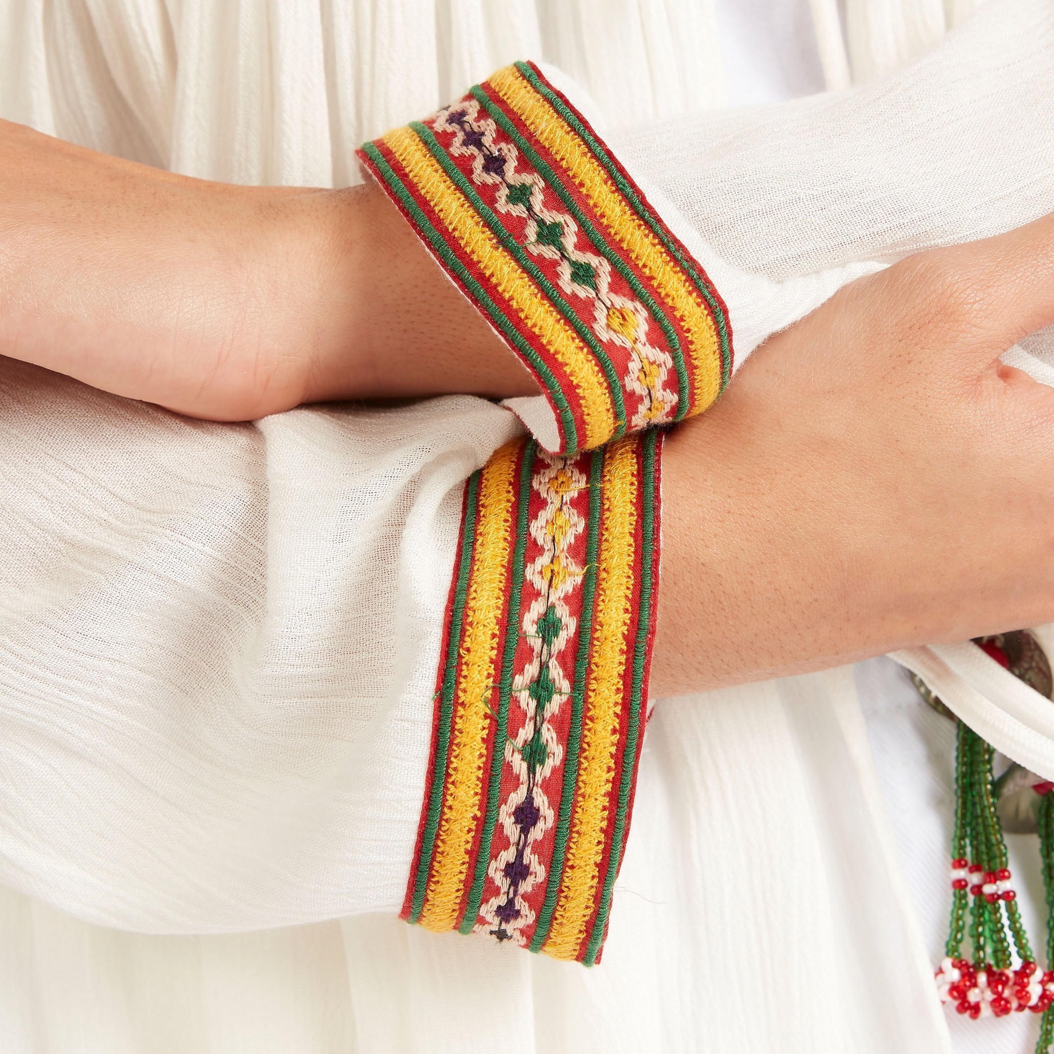 بلوزة مطرّزة بياقة عالية وأكمام طويلة-women-clothing-shirtsandblouses-blouses-image-3
