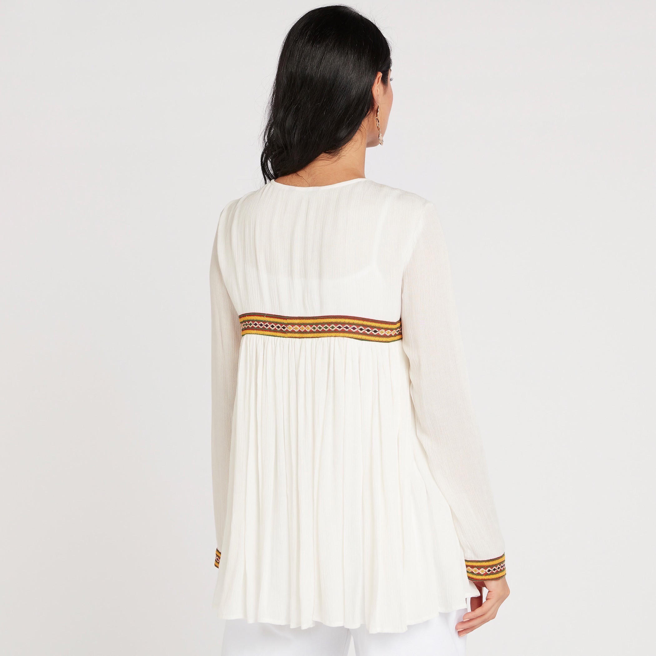 بلوزة مطرّزة بياقة عالية وأكمام طويلة-women-clothing-shirtsandblouses-blouses-image-4