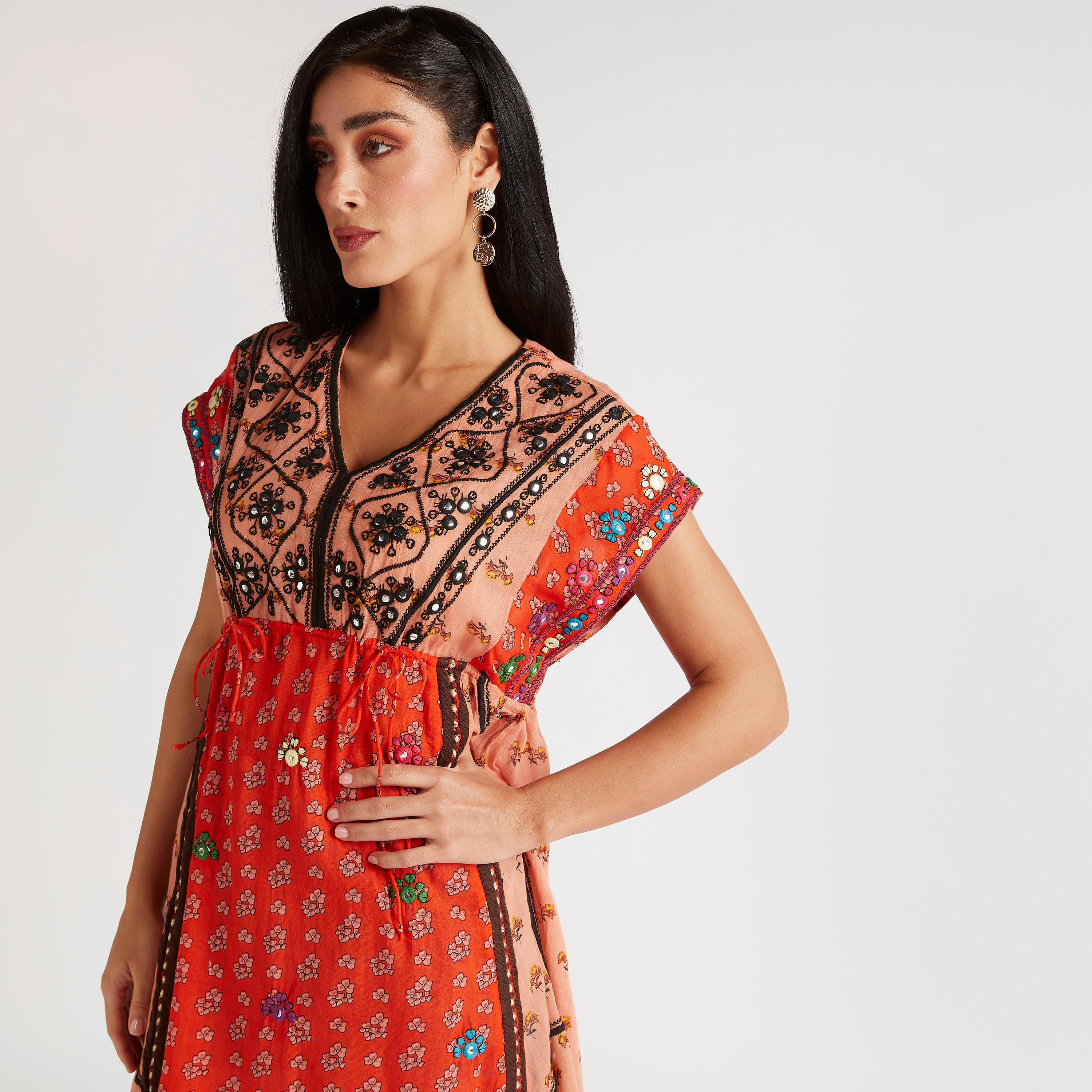 فستان ميدي إيه لاين بطبعات وياقة v وأكمام كاب-women-clothing-dresses-image-5