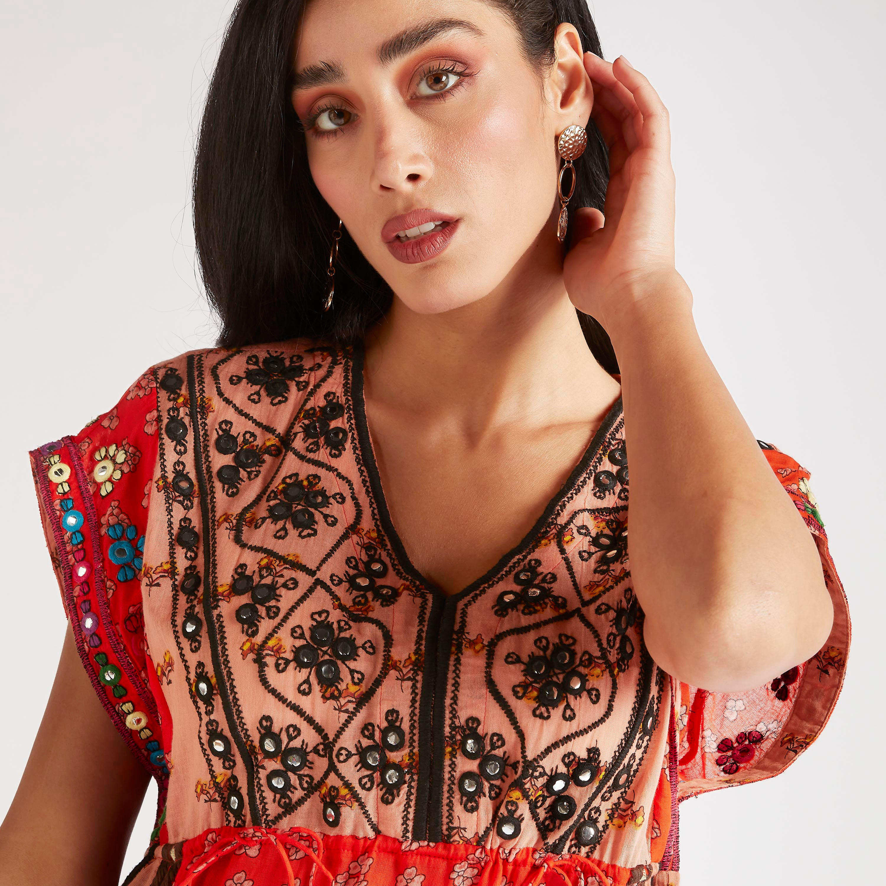 فستان ميدي إيه لاين بطبعات وياقة v وأكمام كاب-women-clothing-dresses-image-7