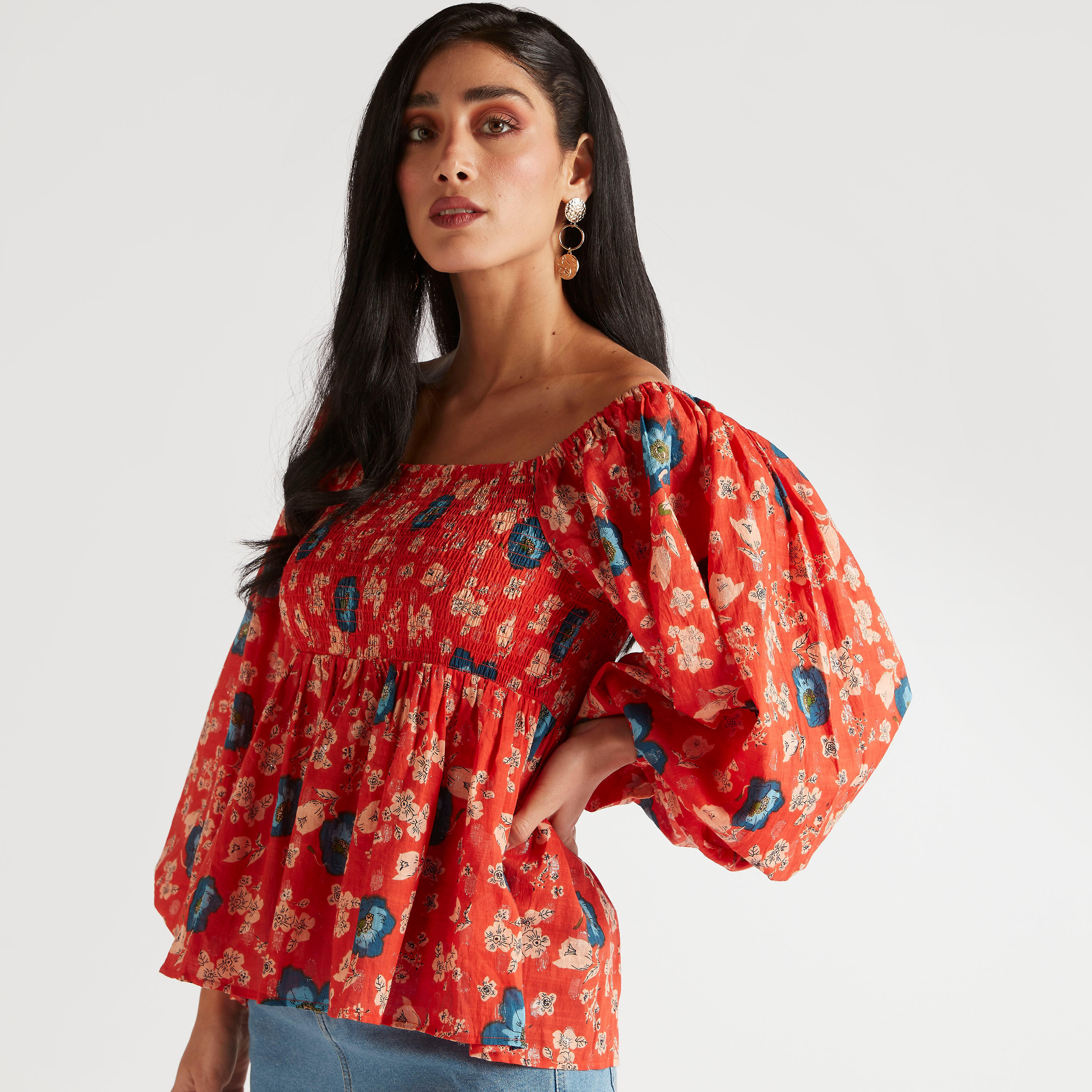 بلوزة بيبلوم بياقة باردو وأكمام طويلة وطبعات زهرية-women-clothing-shirtsandblouses-blouses-image-1